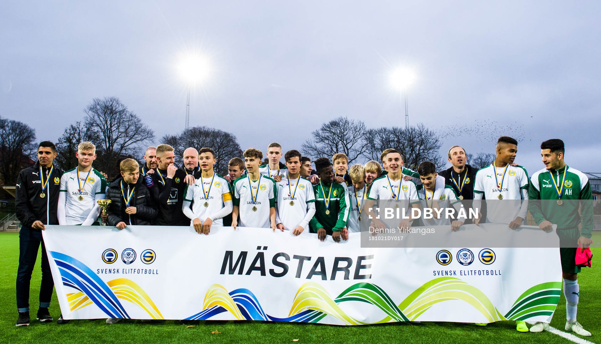 Hammarby vinner SM-Guld, här med mästarbanderollen