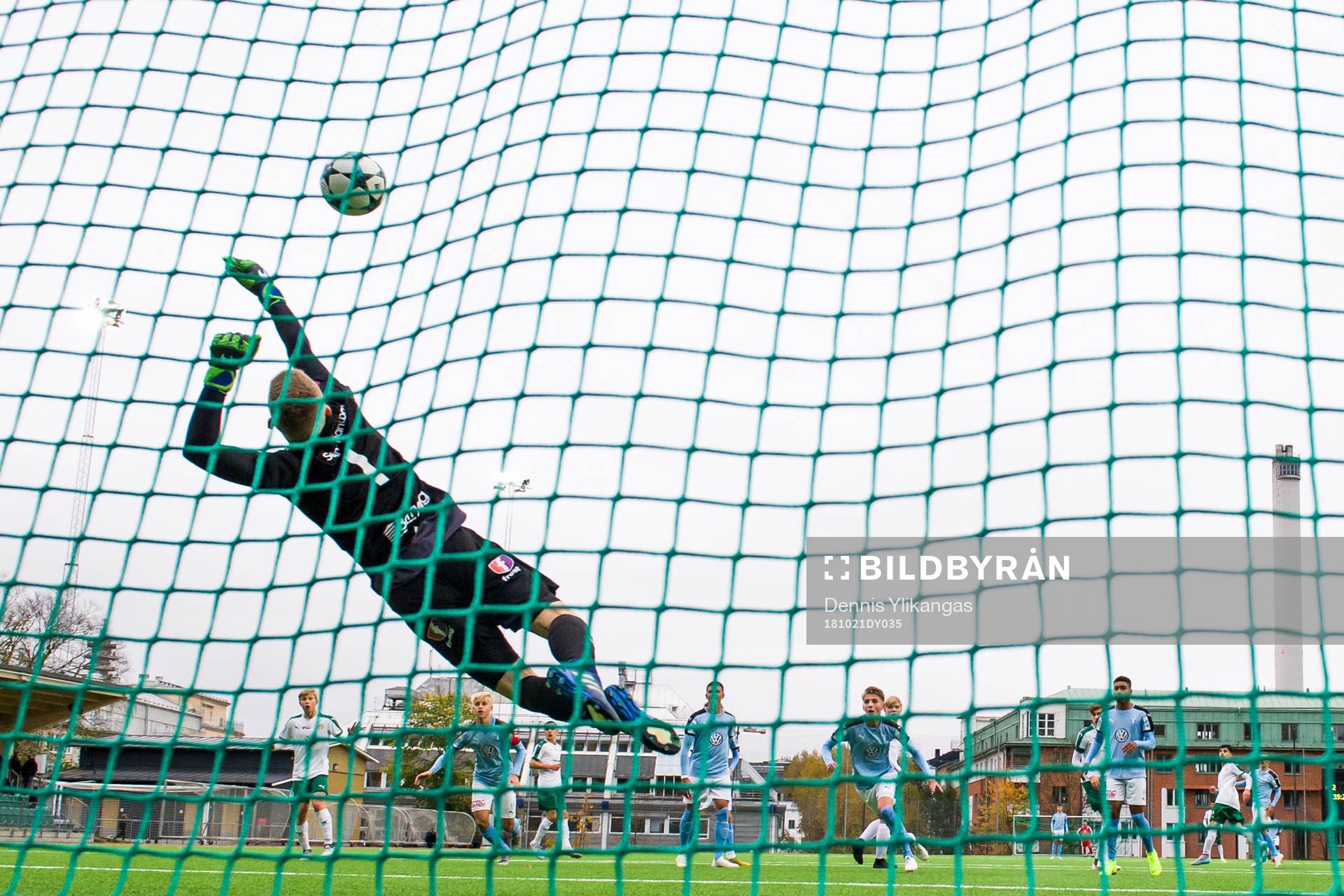 Hammarbys Amar Dzevlan med en räddning