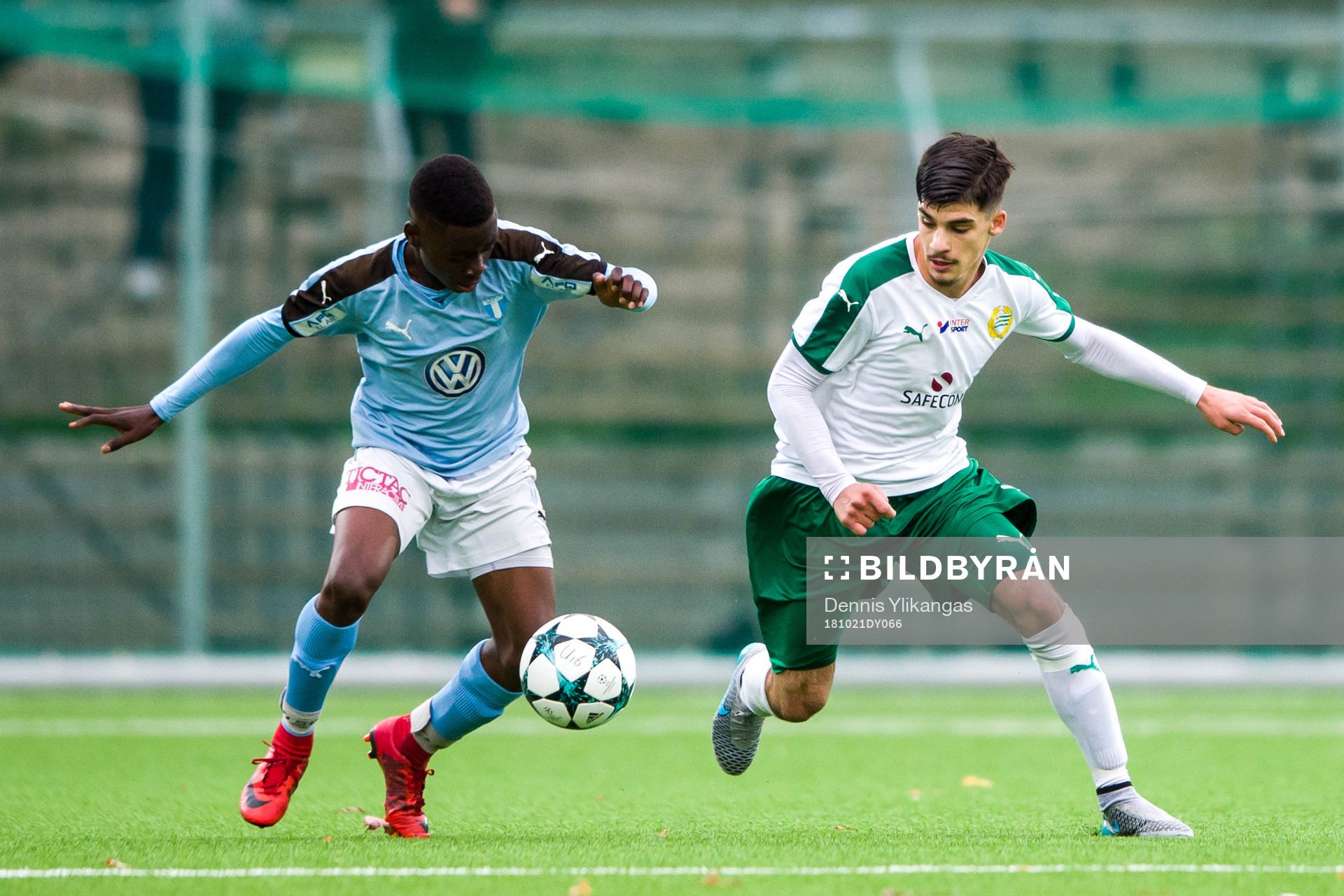 Hammarbys Ebon Shabanaj och Malmös Martins Egbe
