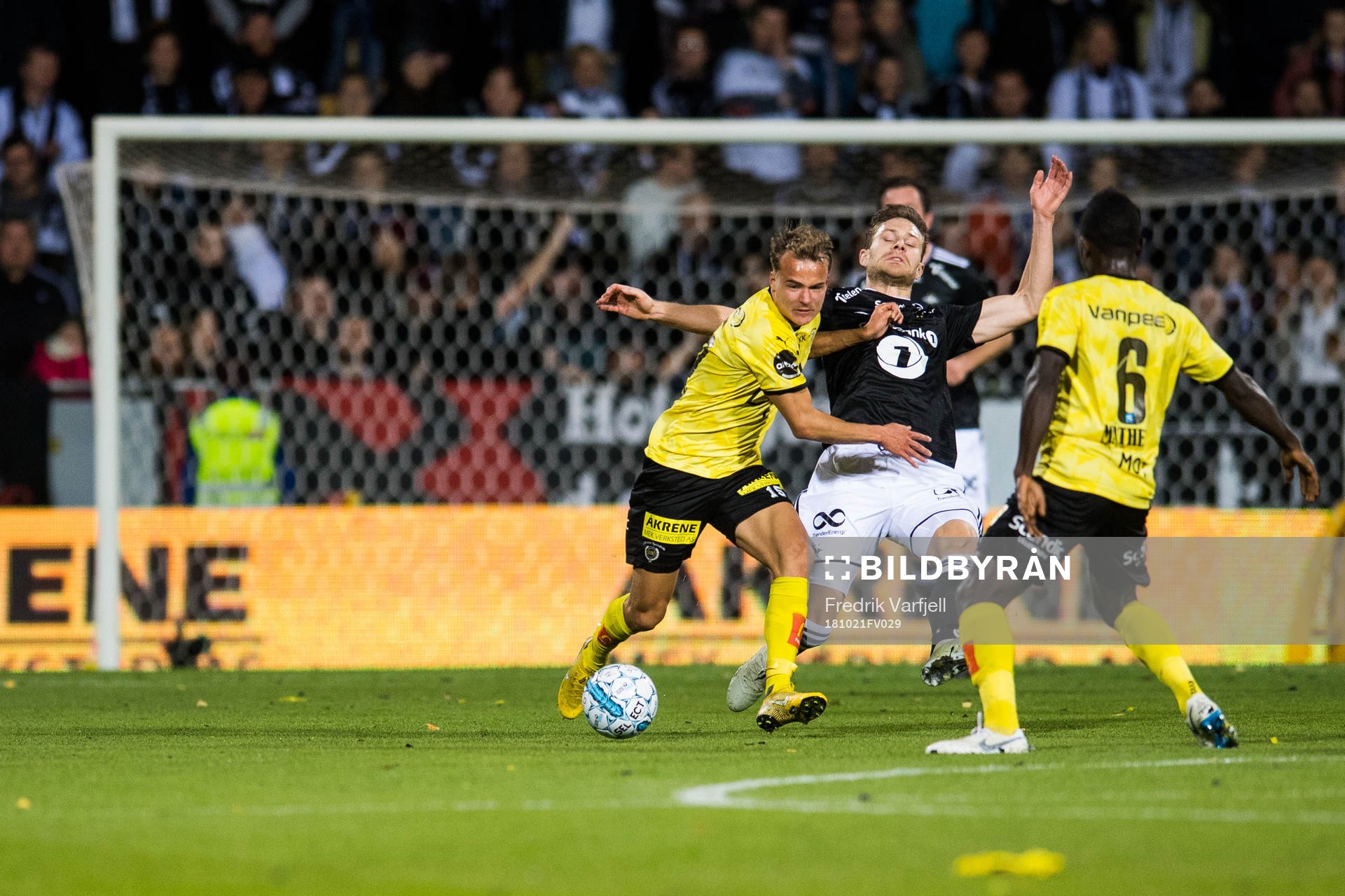 Erik Brenden of Lillestrøm and Matthías Vilhjálmsson of