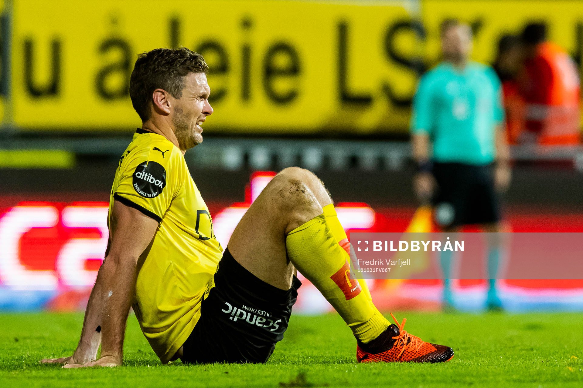 Frode Kippe of Lillestrøm with an injury