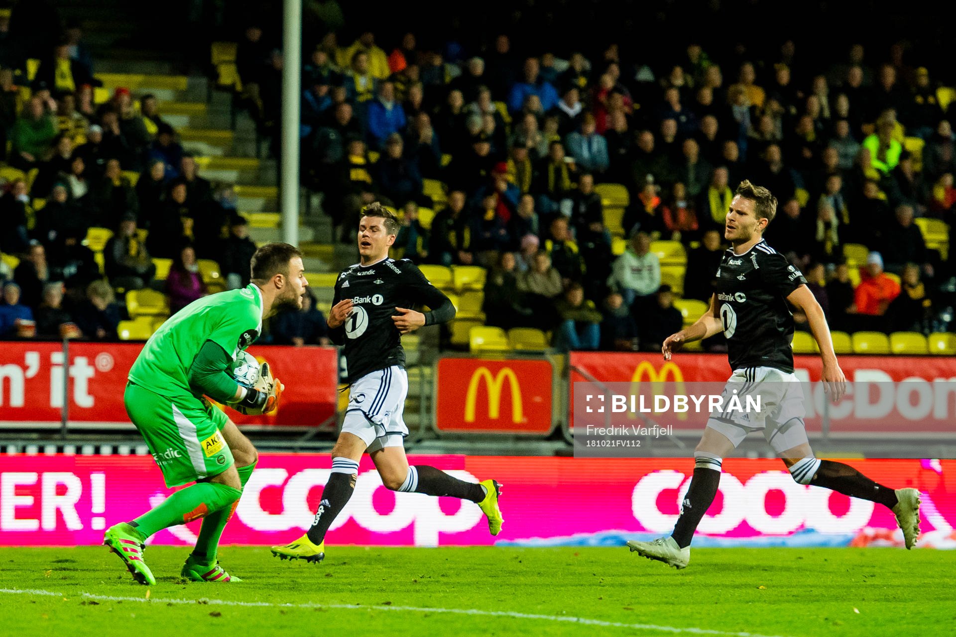 Goalkeeper Marko Maric of Lillestrøm, Pål André Helland
