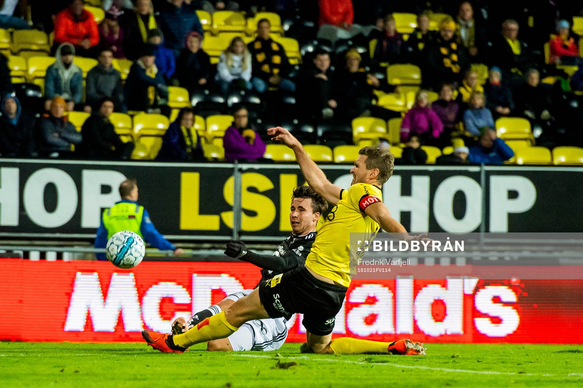 Anders Trondsen of Rosenborg and Frode Kippe of Lillestrøm