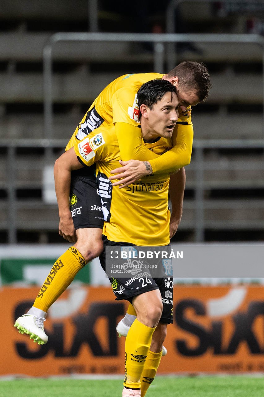 Elfsborgs Stefan Ishizaki kramas om av Samuel Holmén