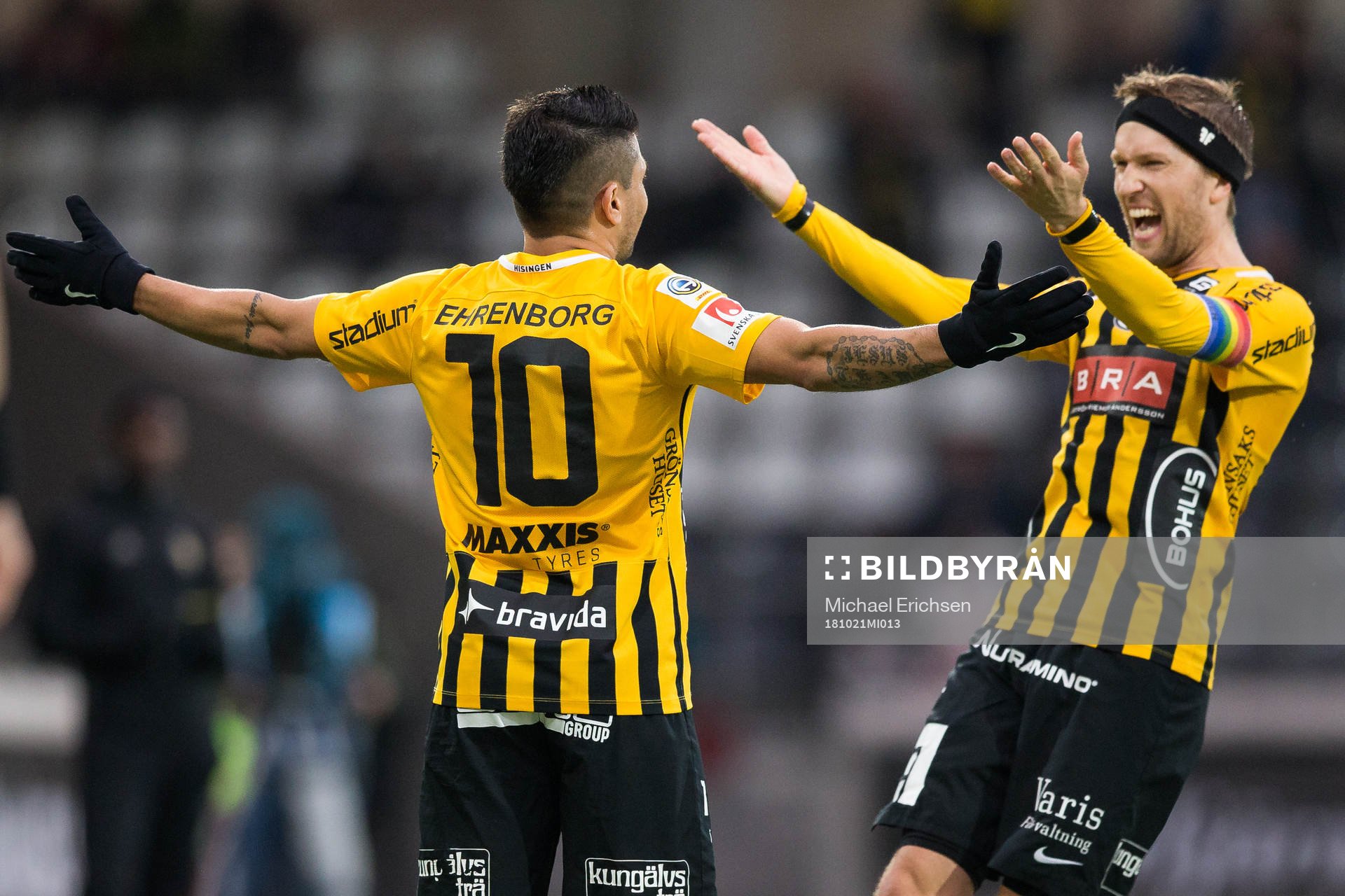 Häckens Paulinho jublar med Rasmus Lindgren