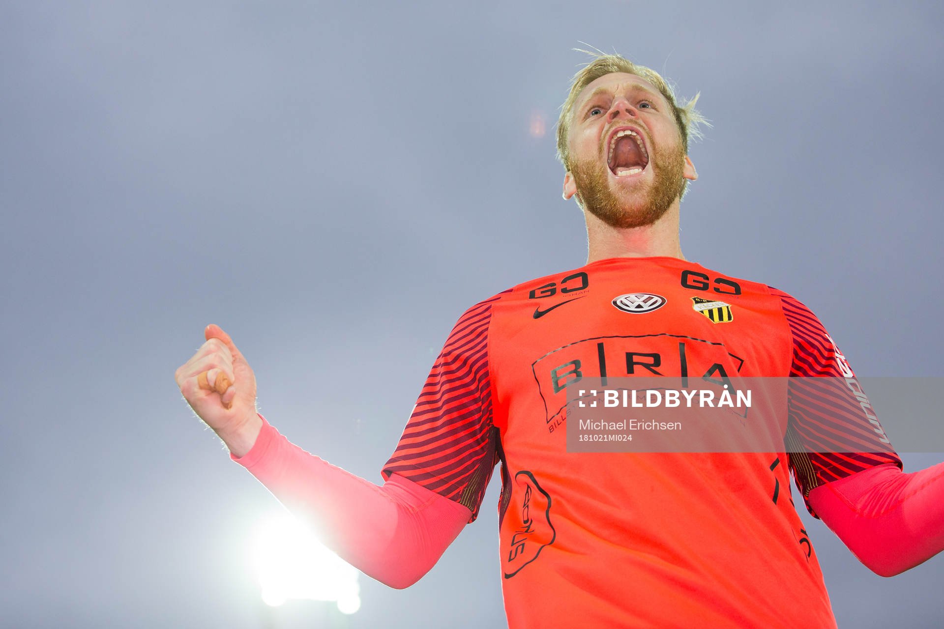 Häckens målvakt Peter Abrahamsson jublar