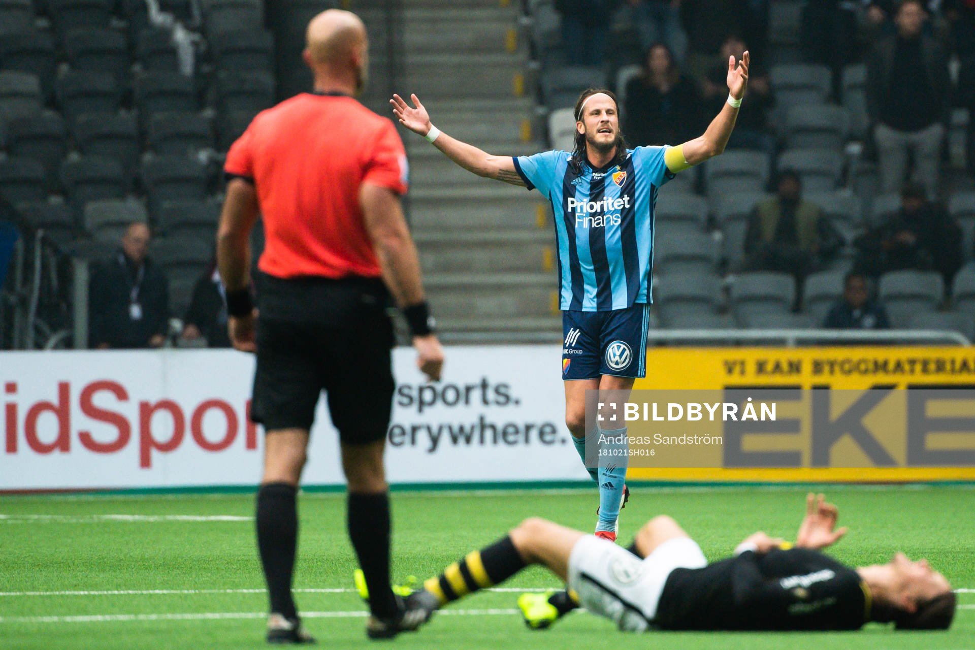 Djurgårdens Jonas Olsson reagerar