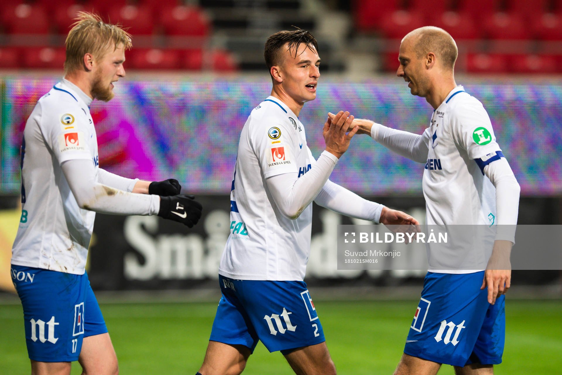 Norrköpings Kalle Holmberg jublar med lagkamrater