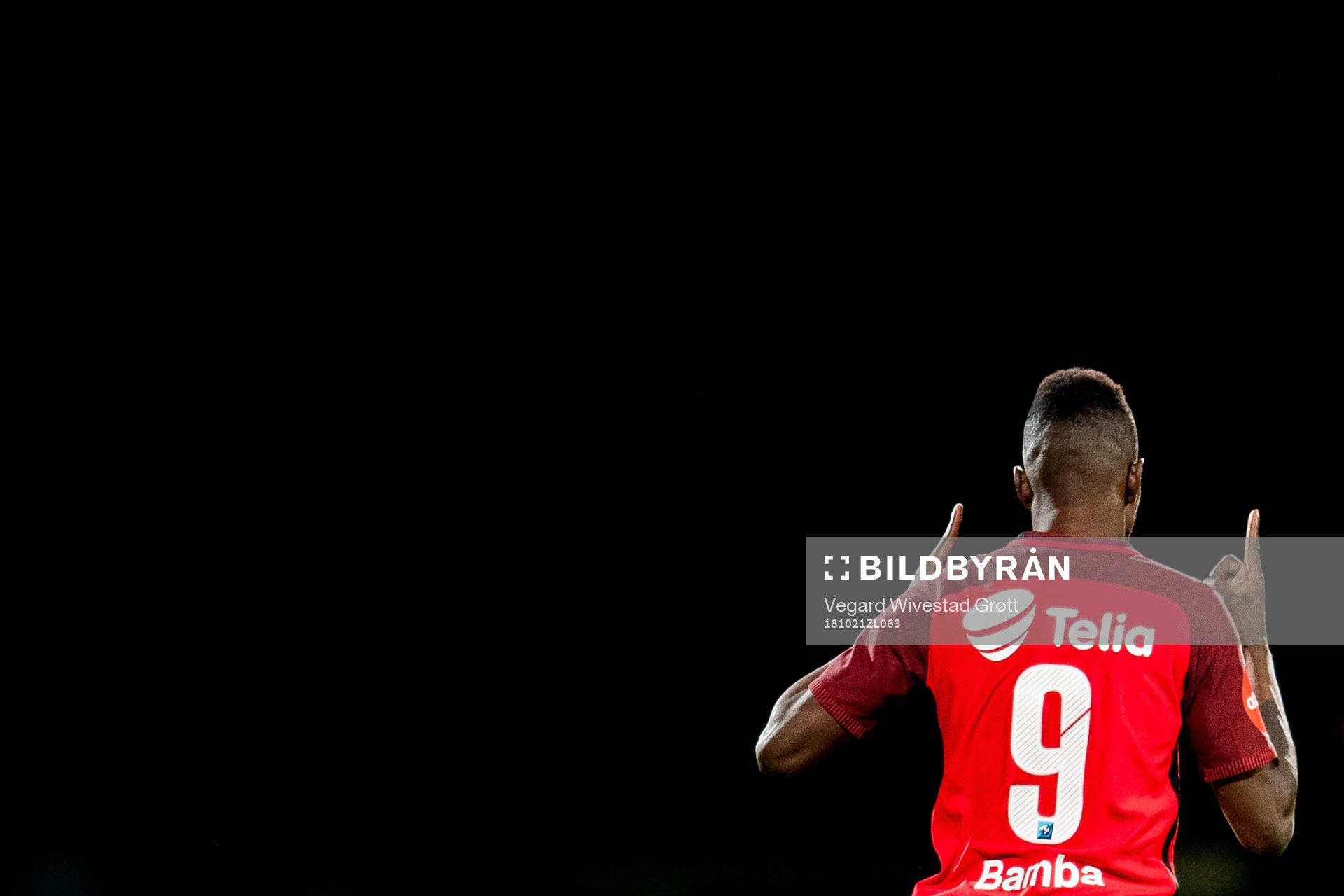 Daouda Bamba of Brann celebrates