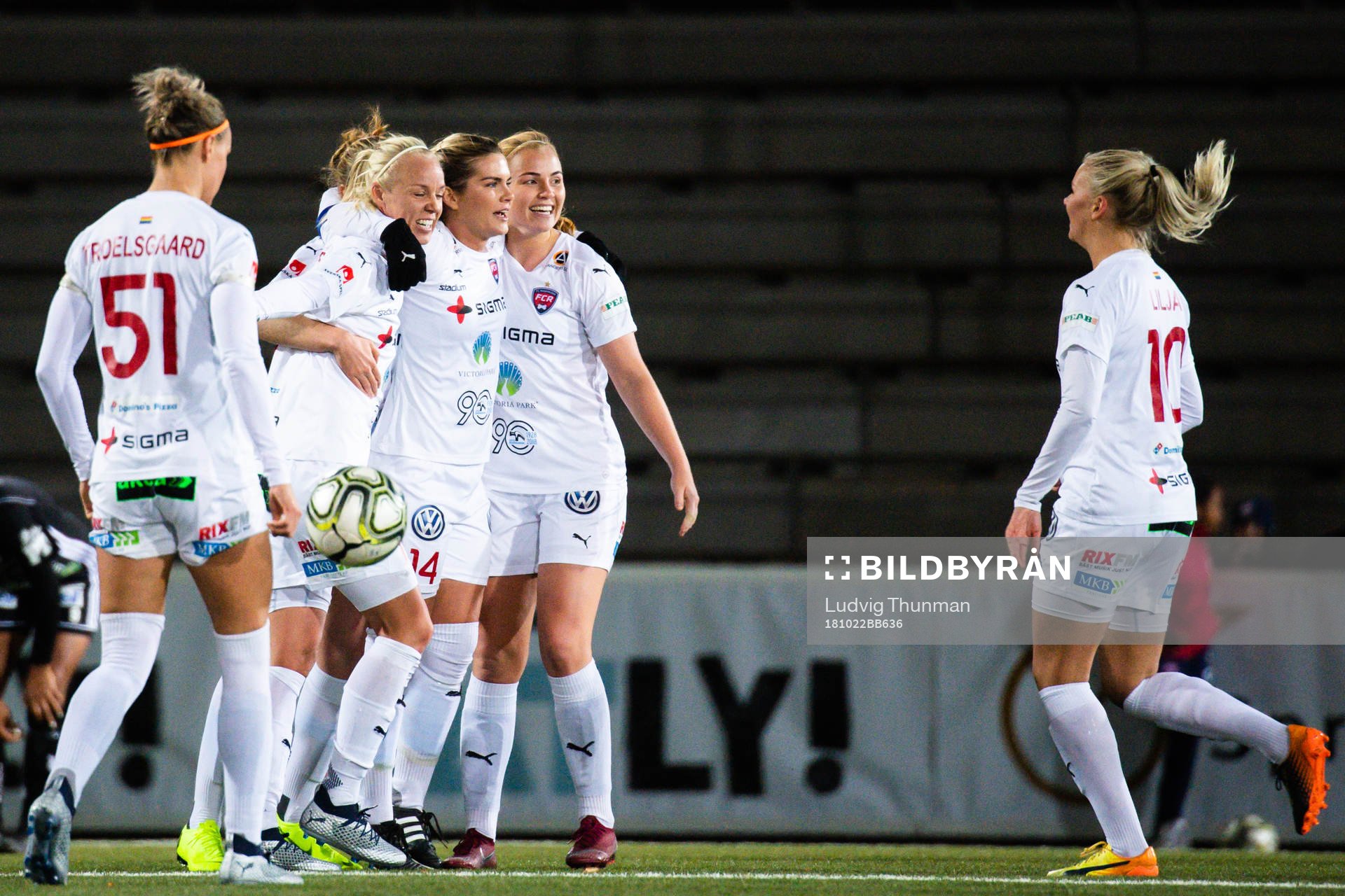 Rosengårds spelare jublar efter fotbollsmatchen i Damallsvenskan mellan FC Rosengård och Piteå den 22 oktober 2018 i Malmö.