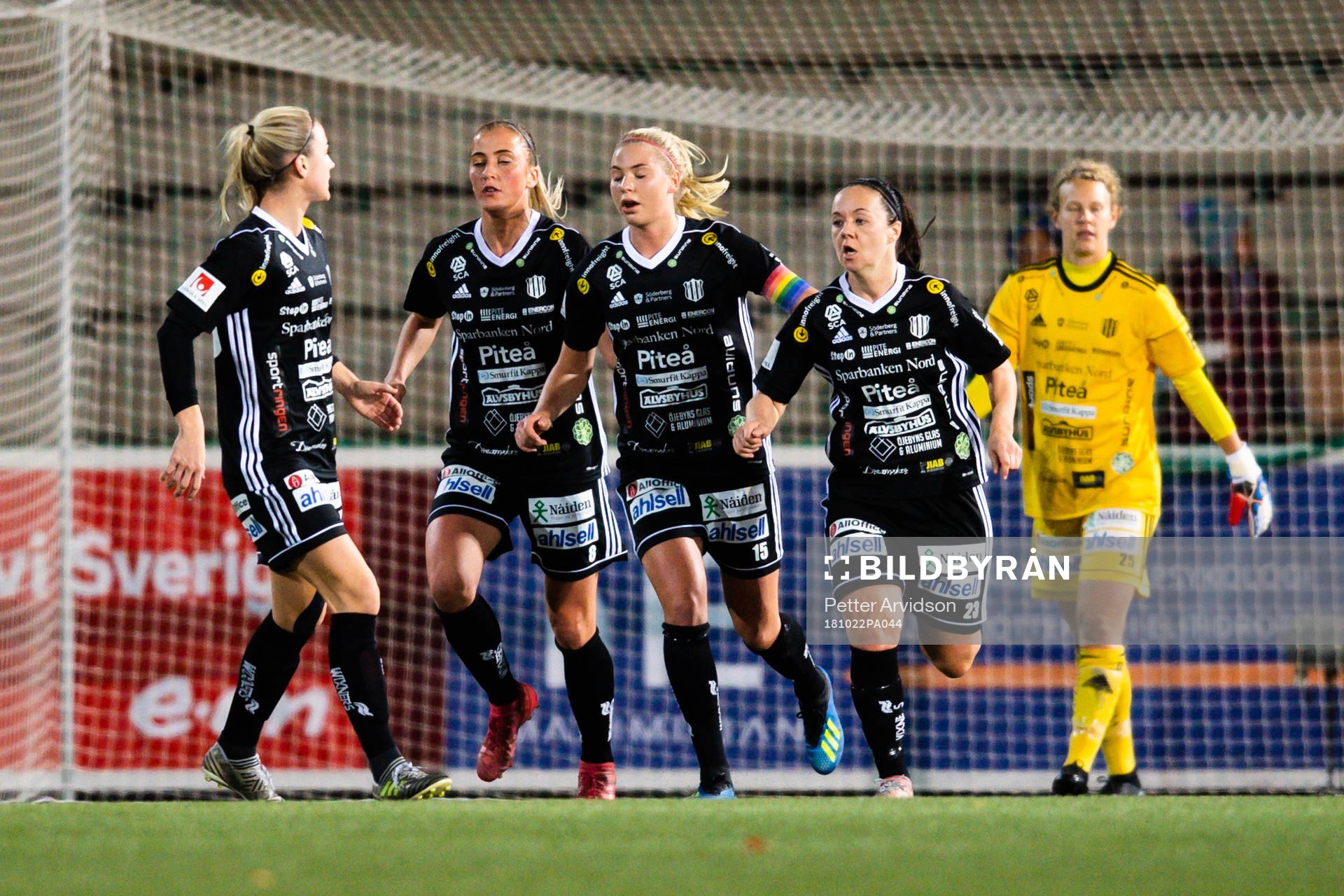 Piteås Julia Karlenäs och June Pedersen deppar