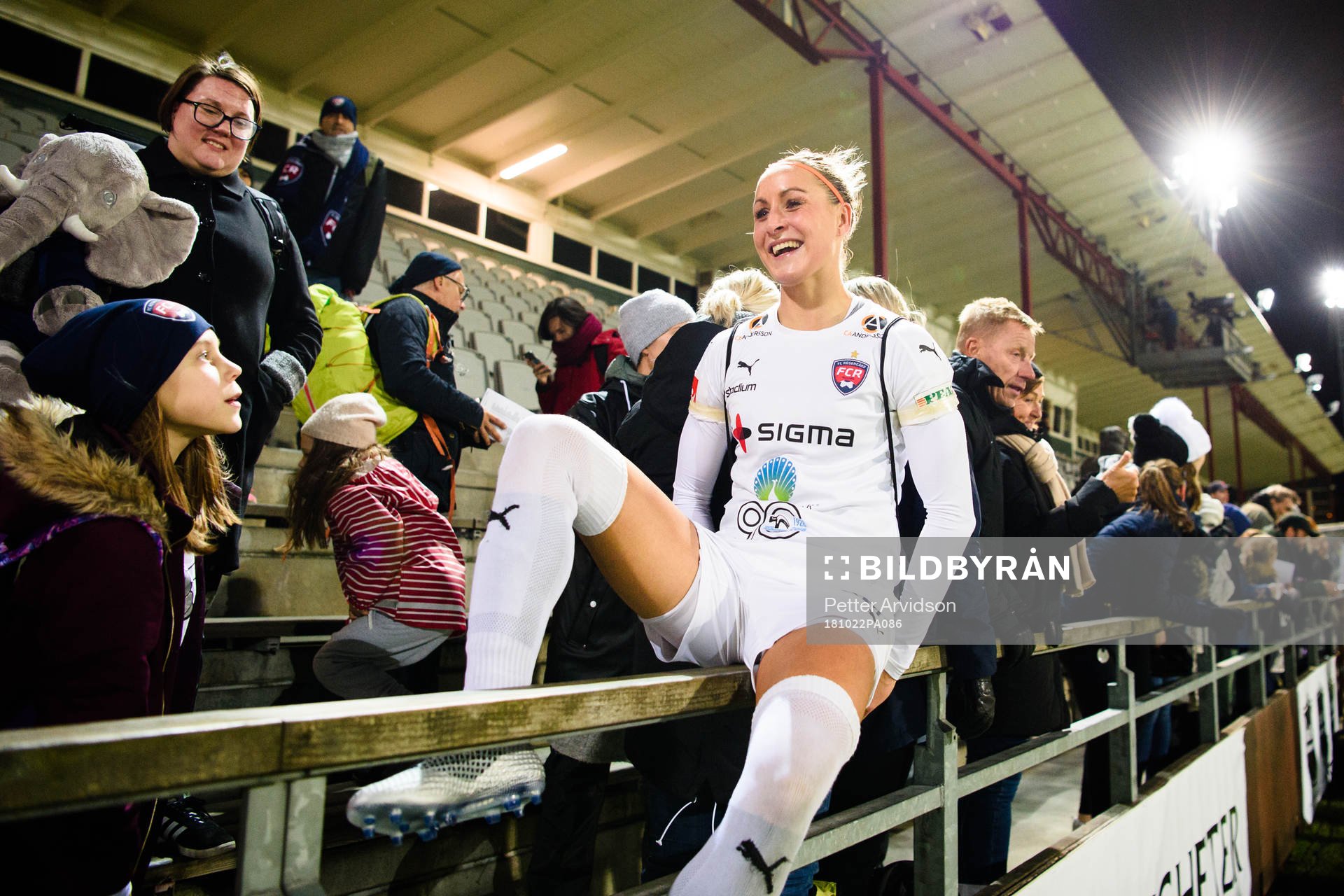 Rosengårds Sanne Troelsgaard Nielsen jublar med supportar