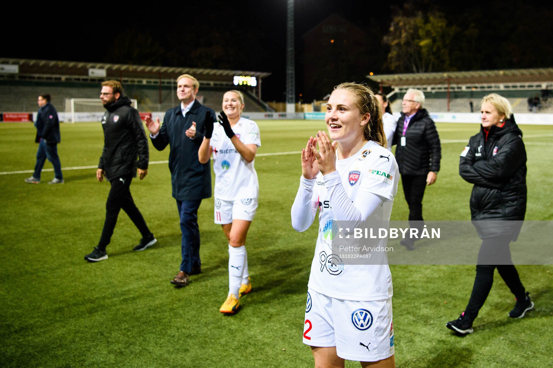 Rosengårds Fiona Brown tackar publiken efter fotbollsmatchen i Damallsvenskan mellan FC Rosengård och Piteå den 22 oktober 2018 i Malmö.