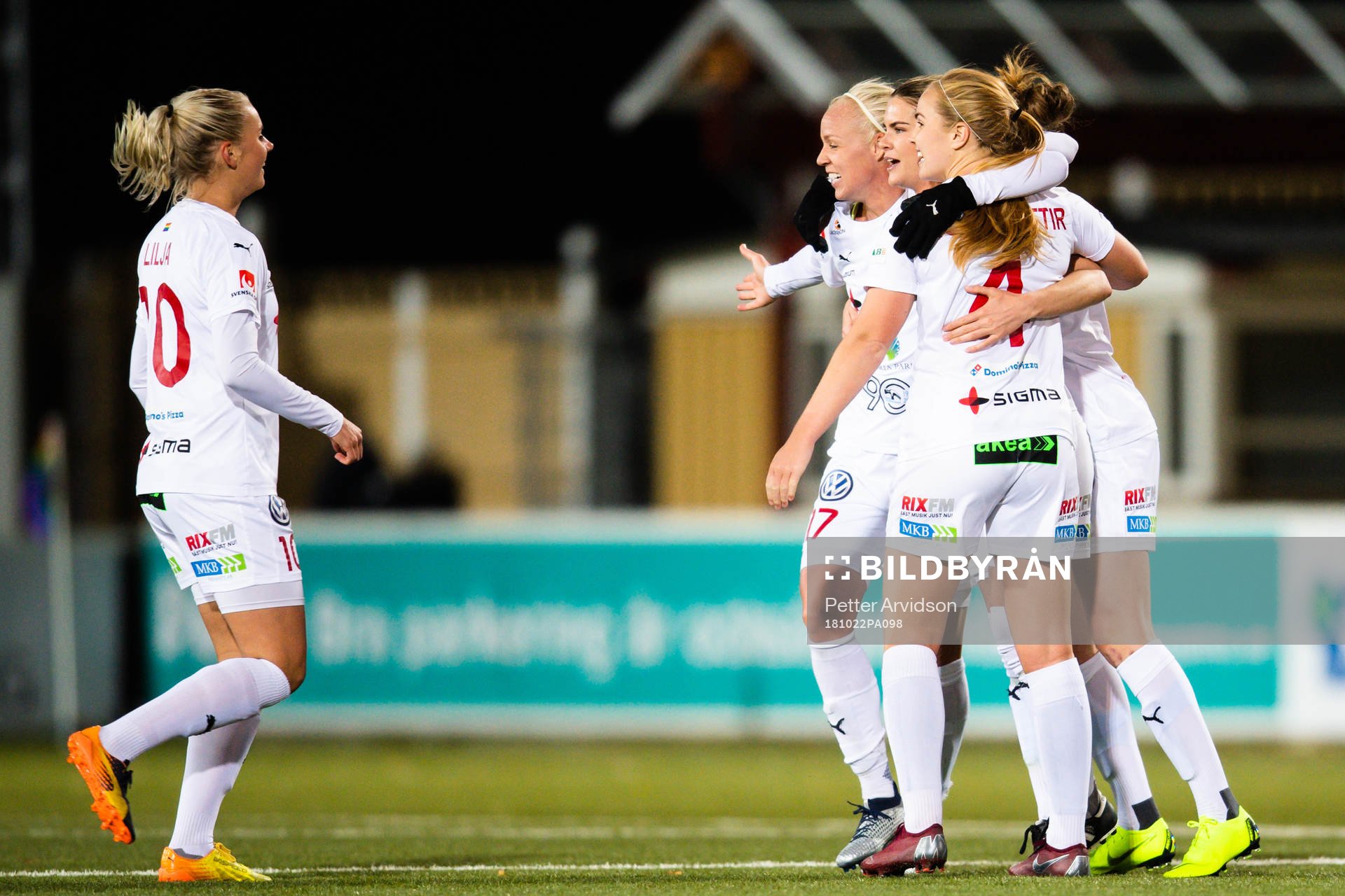 Rosengårds Hanna Folkesson och Caroline Seger jublar med