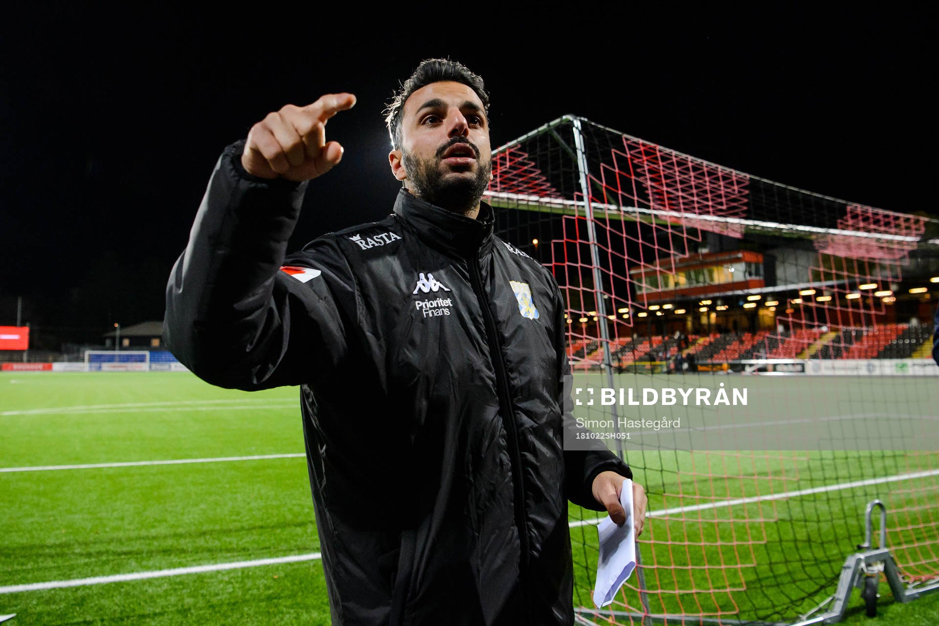 IFK Göteborgs tränare Poya Asbaghi jublar