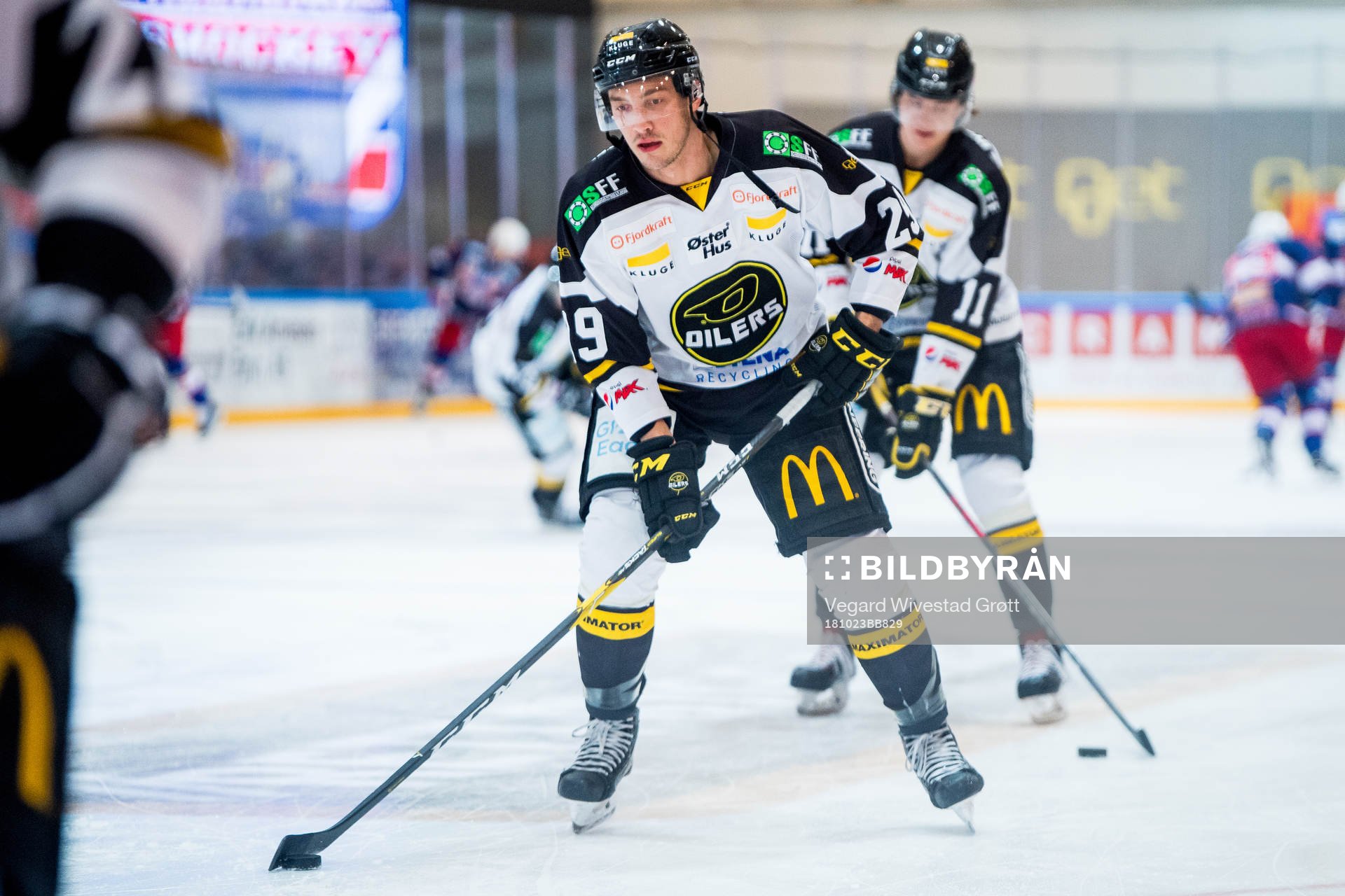 Philip Anthony Lane of Stavanger Oilers warms up