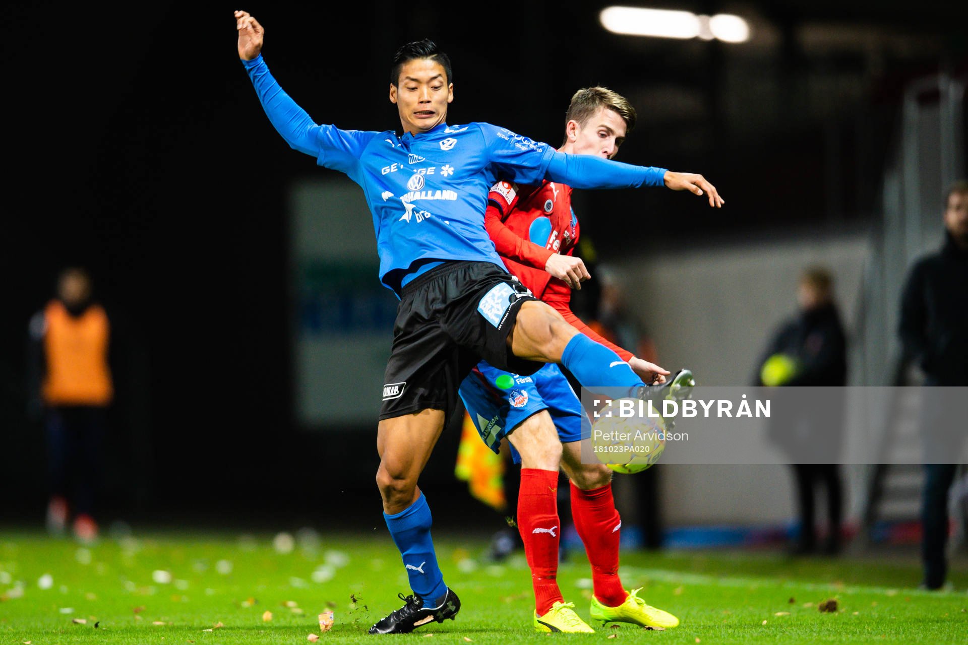 Halmstads Kosuke Kinoshita och Helsingborgs Adam Eriksson