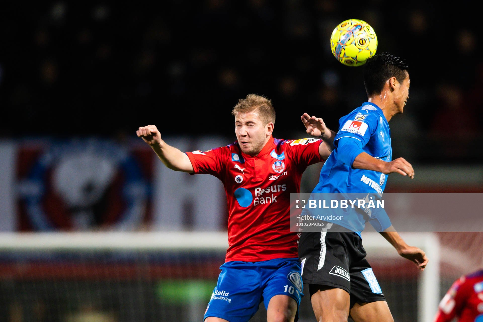 Halmstads Kosuke Kinoshita och Helsingborgs Darijan Bojanic