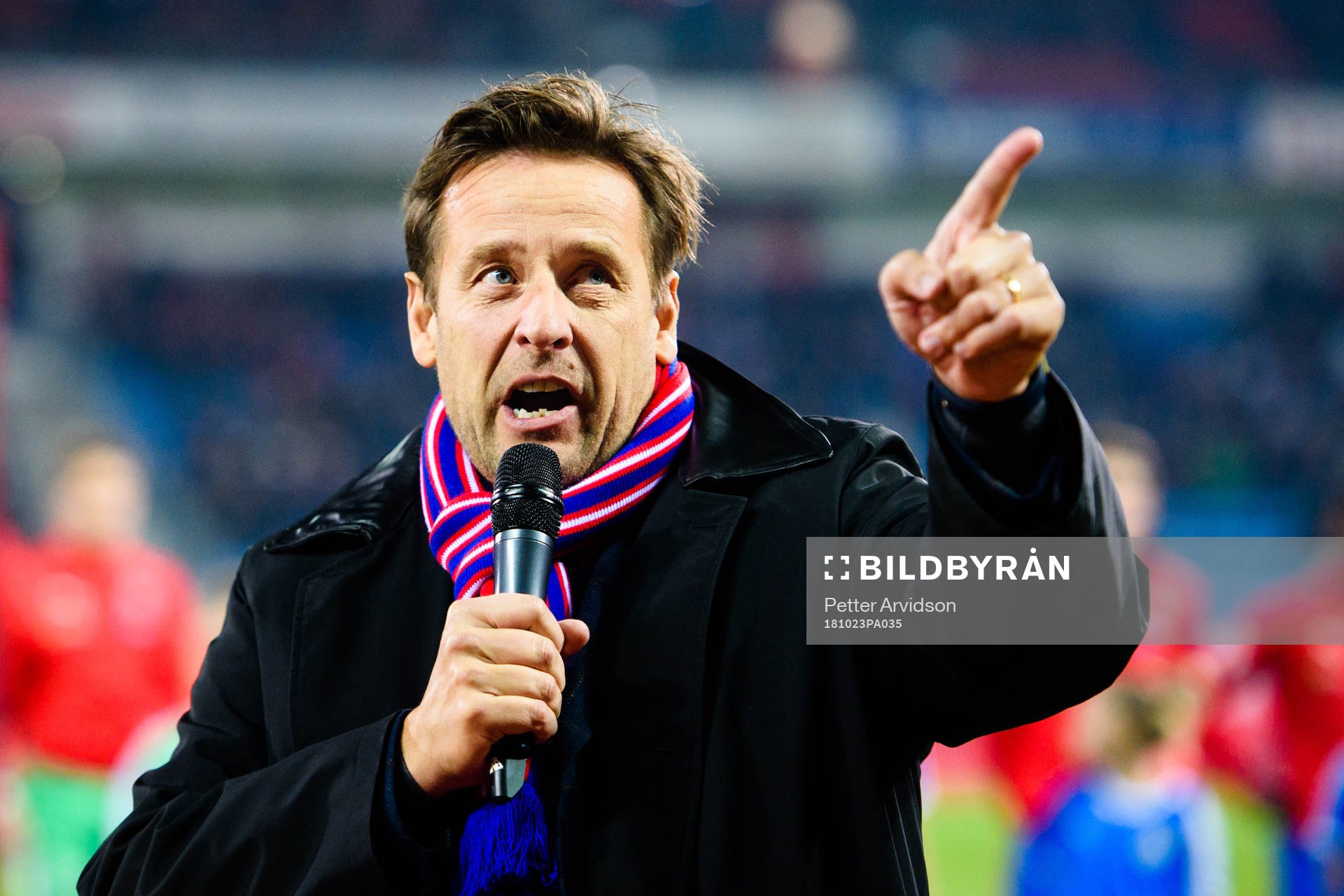 Helsingborgs ordförande Mats-Ola Schultz avtackas