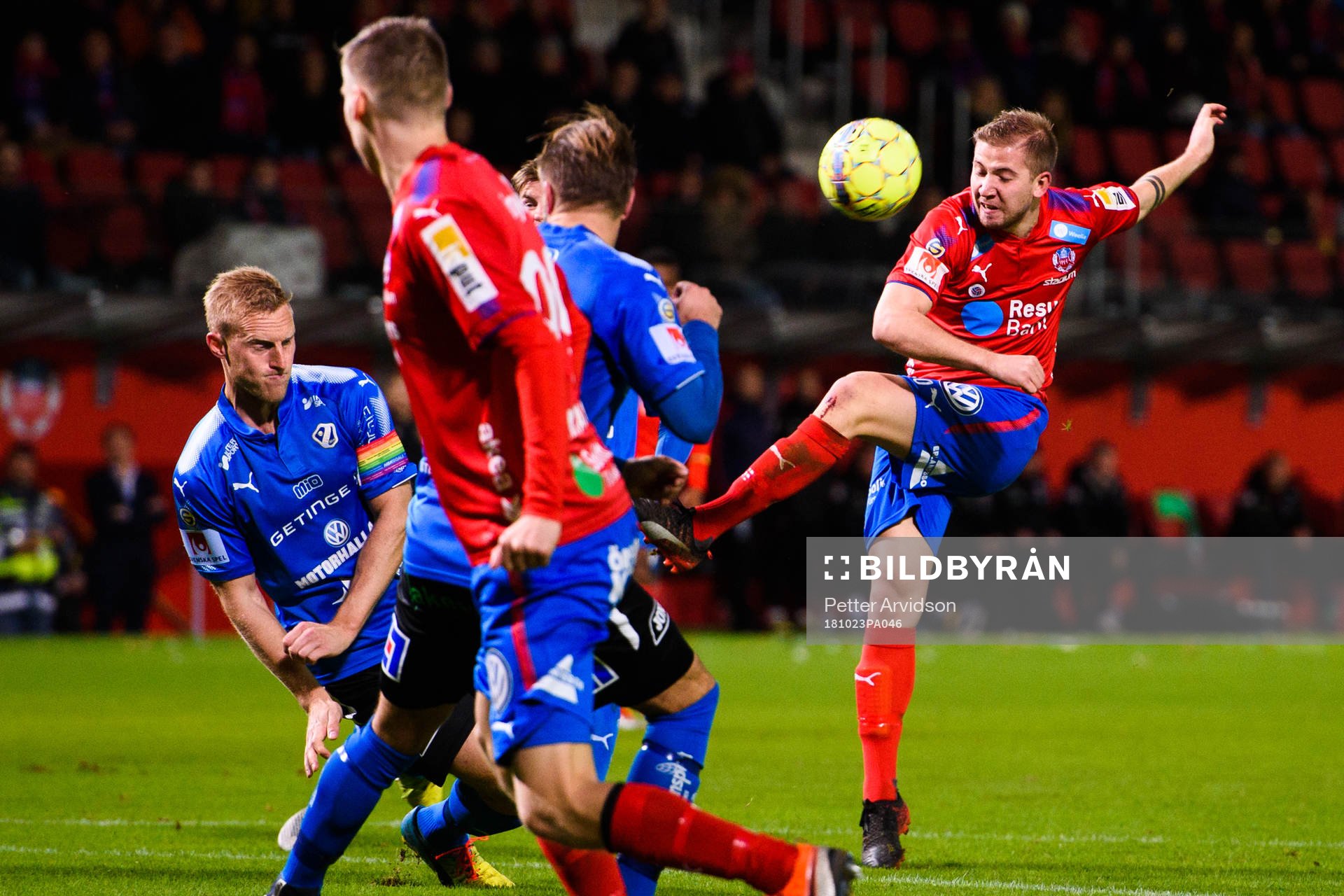 Helsingborgs Darijan Bojanic skjuter