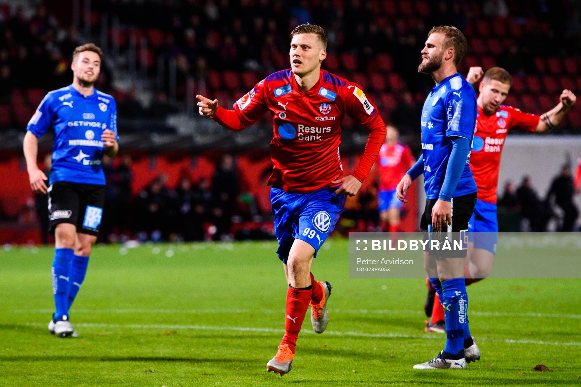 Helsingborgs Andri Runar Bjarnason jublar efter 1-1 under fotbollsmatchen i Superettan mellan Helsingborg och Halmstad den 23 oktober 2018 i Helsingborg.