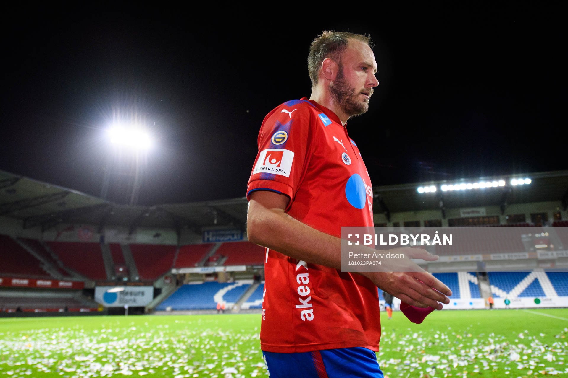 Helsingborgs Andreas Granqvist deppar när han lämnar