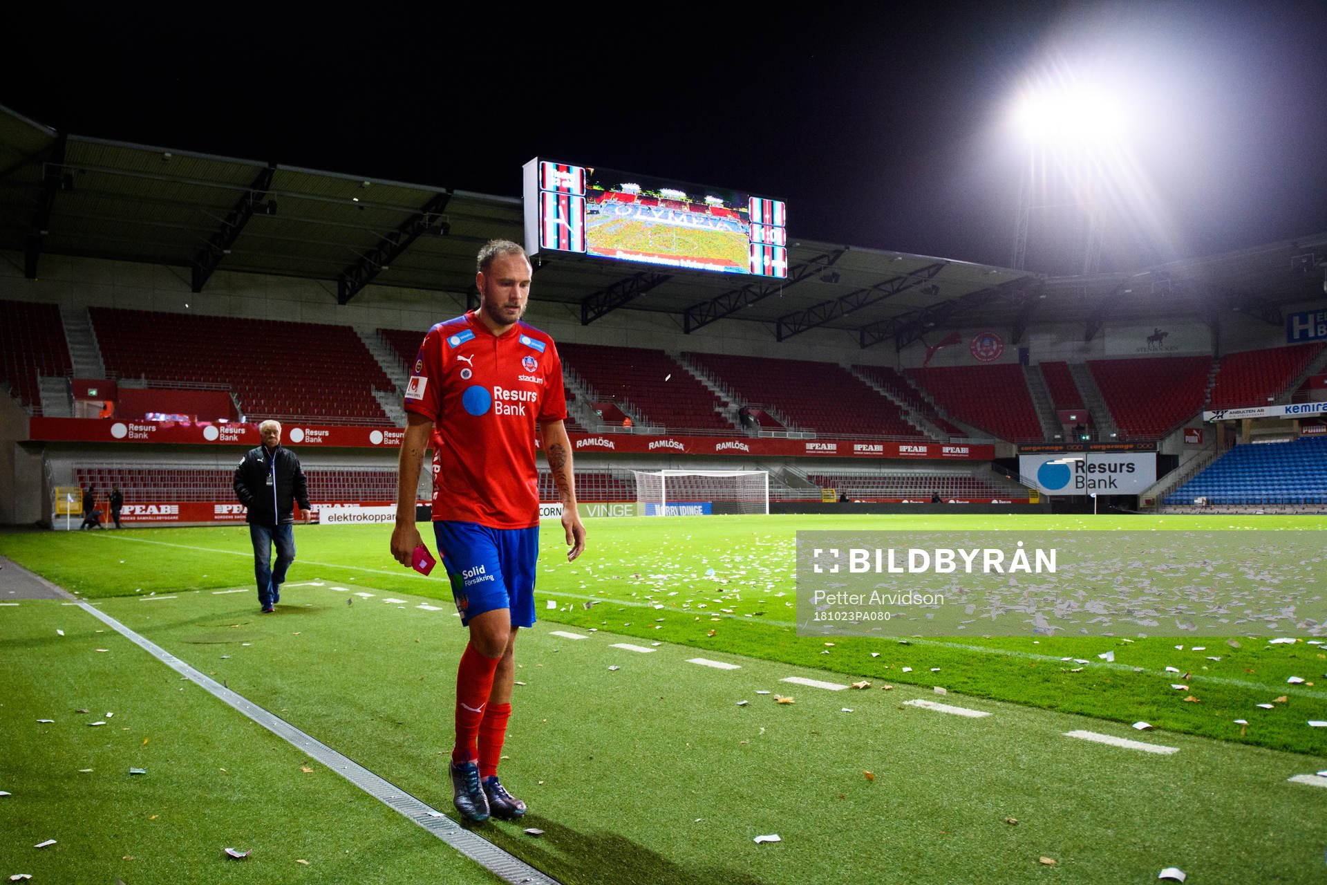 Helsingborgs Andreas Granqvist deppar när han lämnar