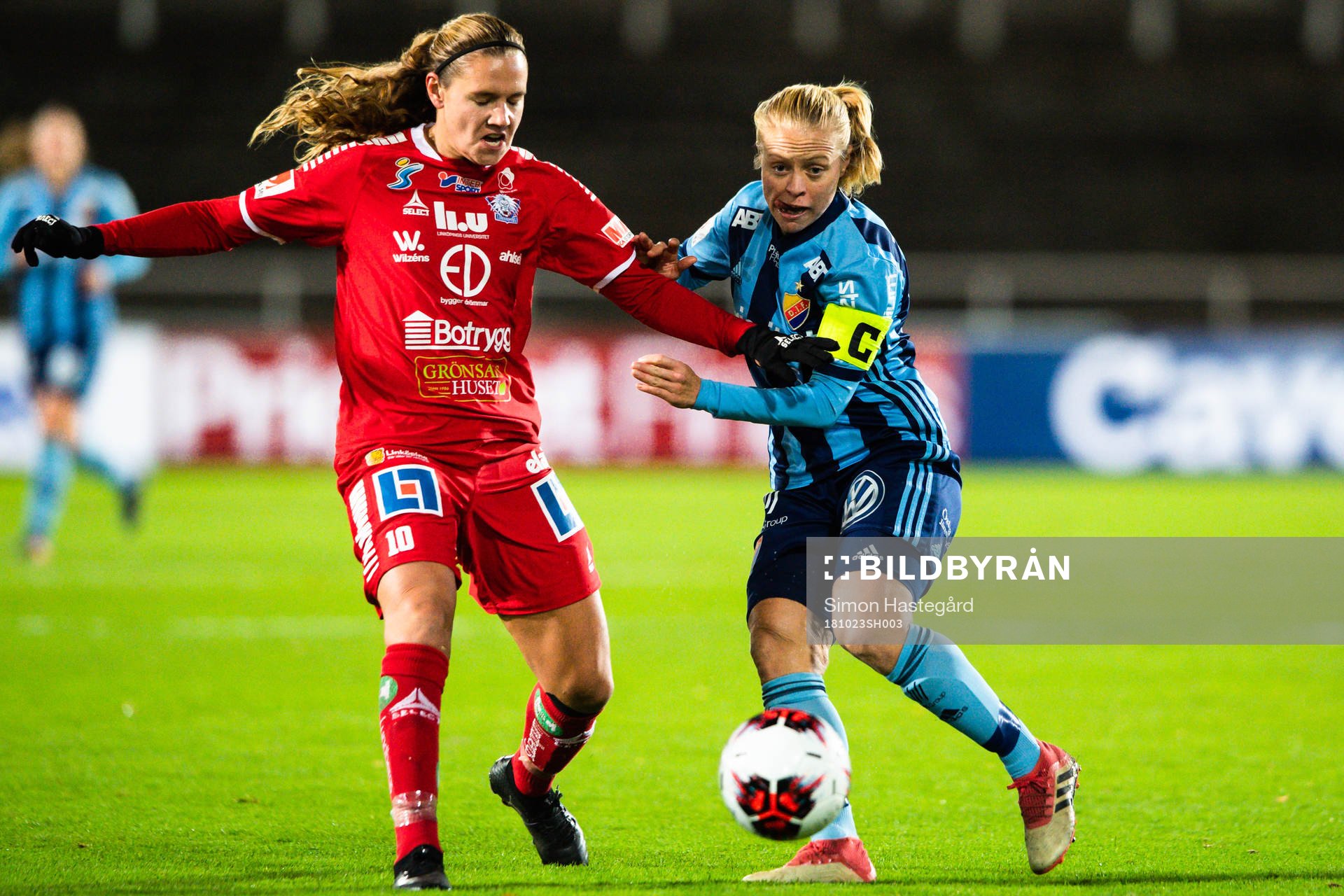 Linköpings Emma Lennartsson och Djurgårdens Mia Jalkerud
