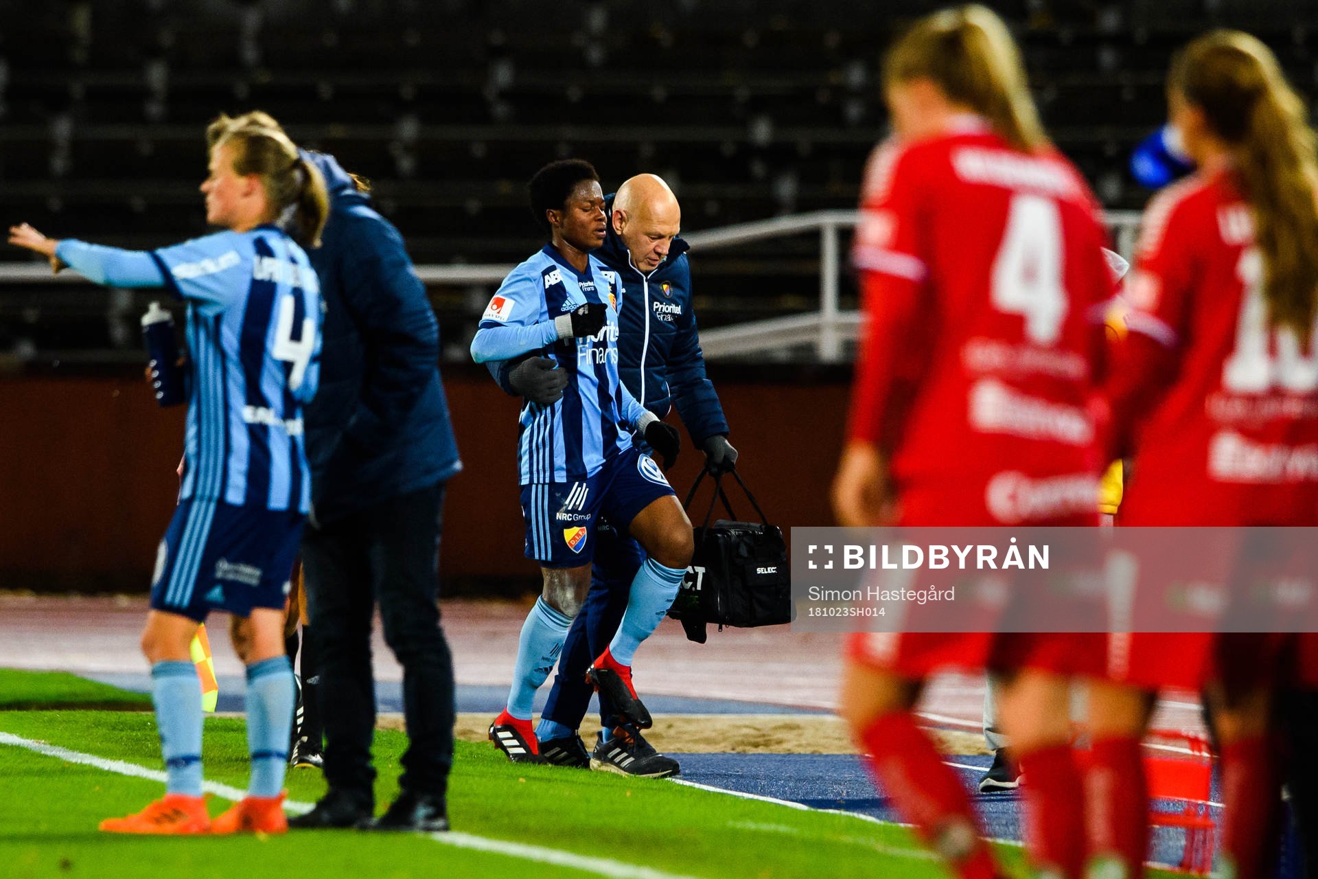 Djurgårdens Portia Boakye lämnar planen