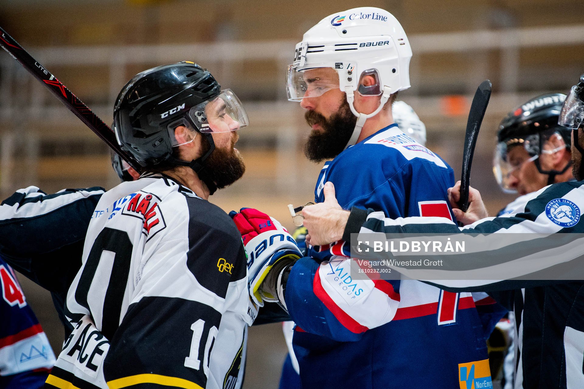 Jacob Lagacé of Stavanger Oilers and Villiam Strøm of