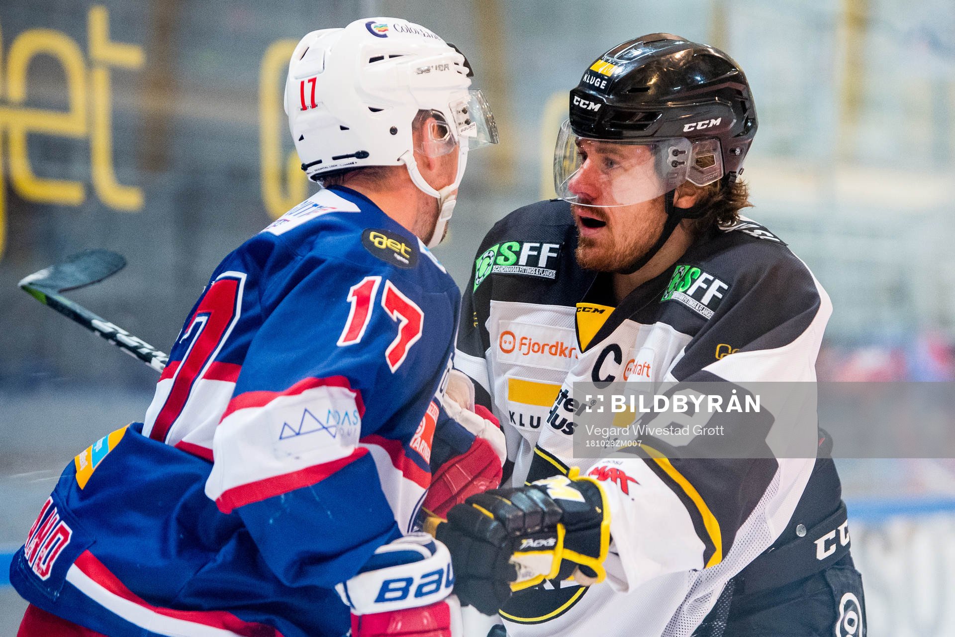 Stefan Espeland of Vålerenga and Kristian Forsberg of