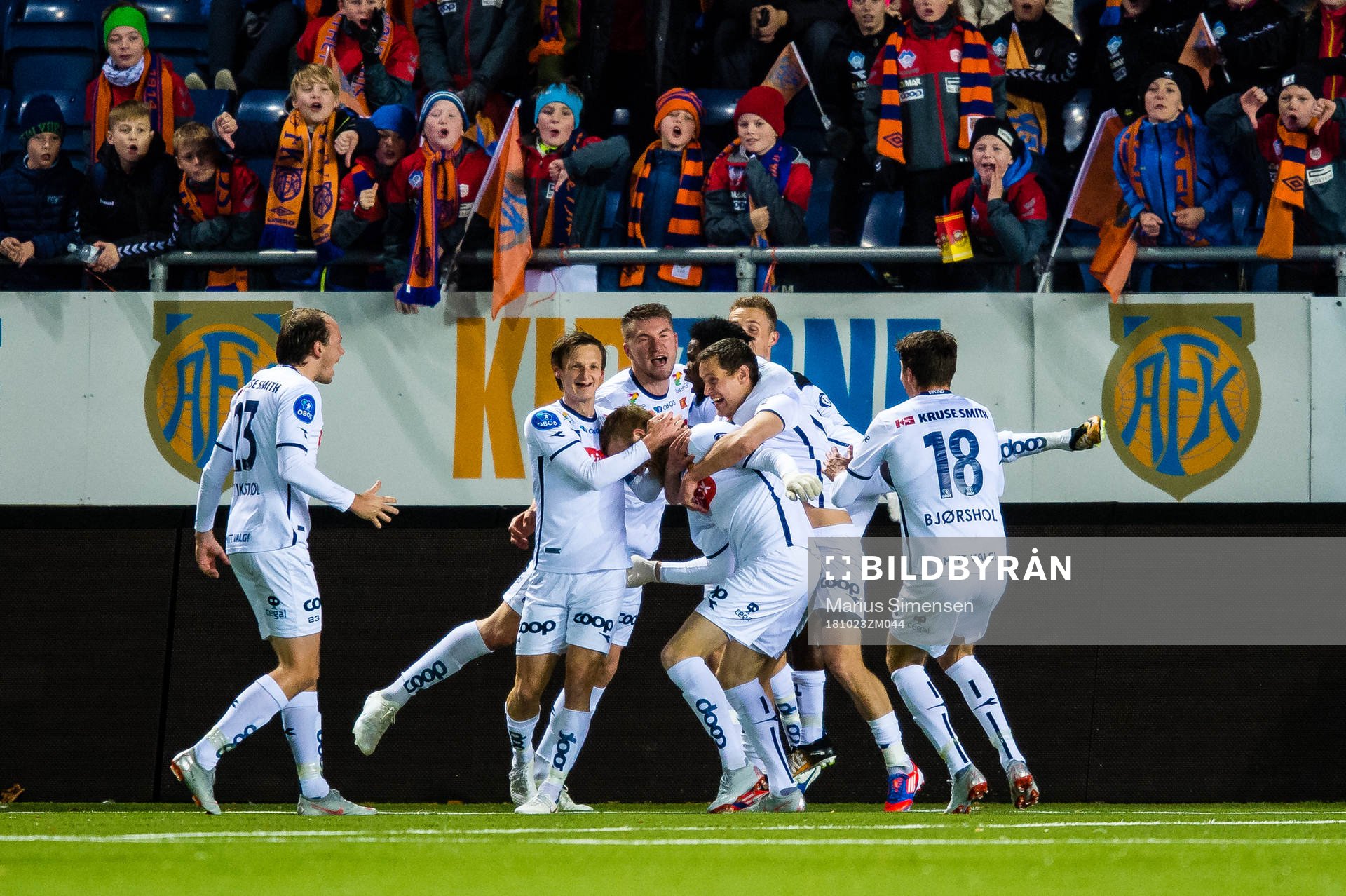 Even Østensen of Viking celebrates the 1-3 goal with his