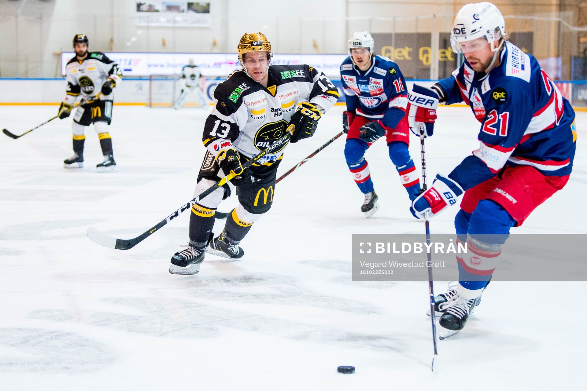 David Morley of Stavanger Oilers and Morten Ask of