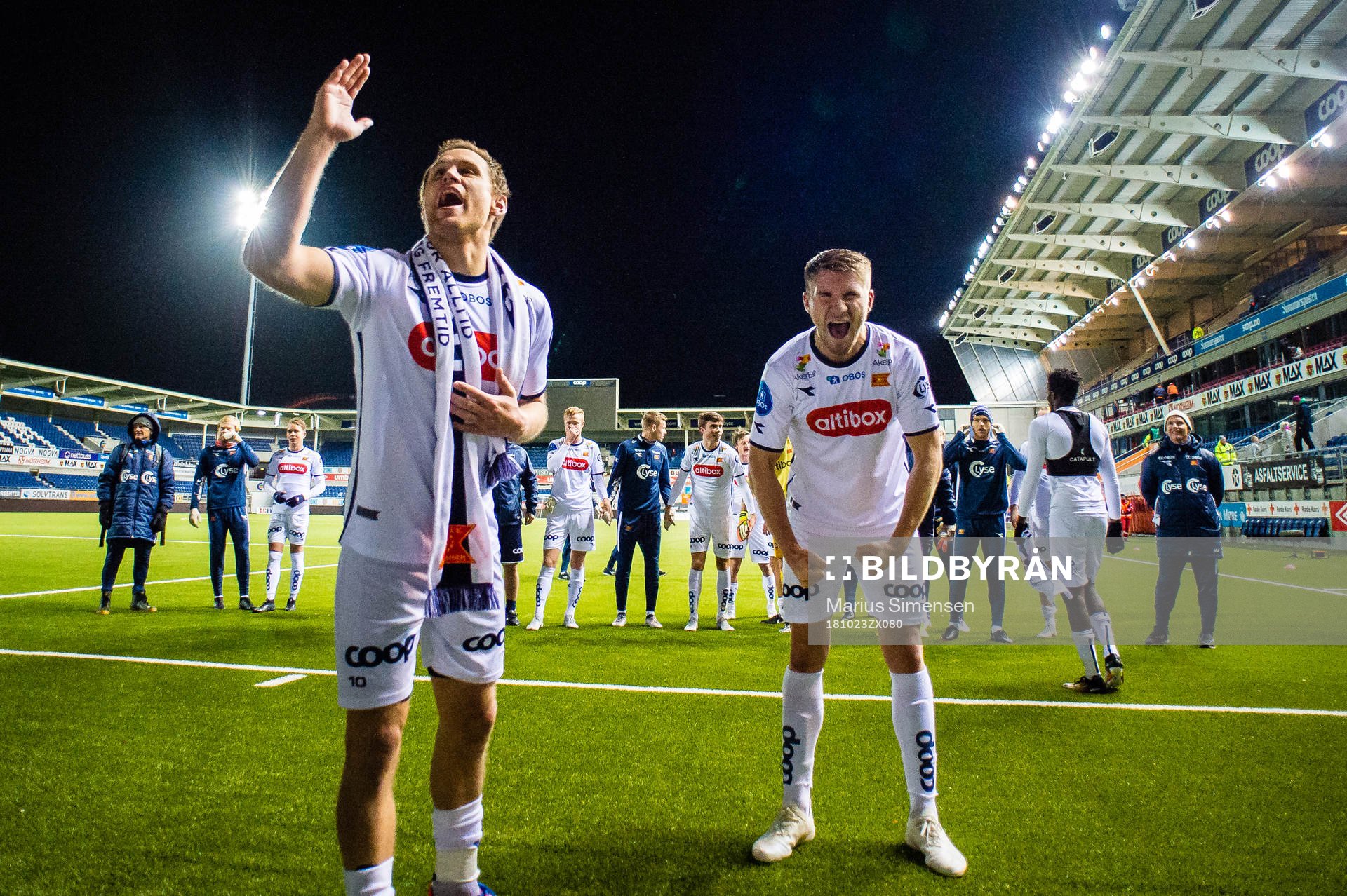 Tommy Høiland and Fredrik Torsteinbø of Viking celebrates