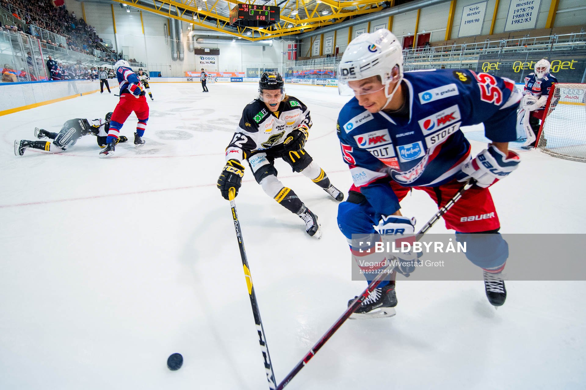 Mario Lucia of Stavanger Oilers and Brede Frettem Csiszar