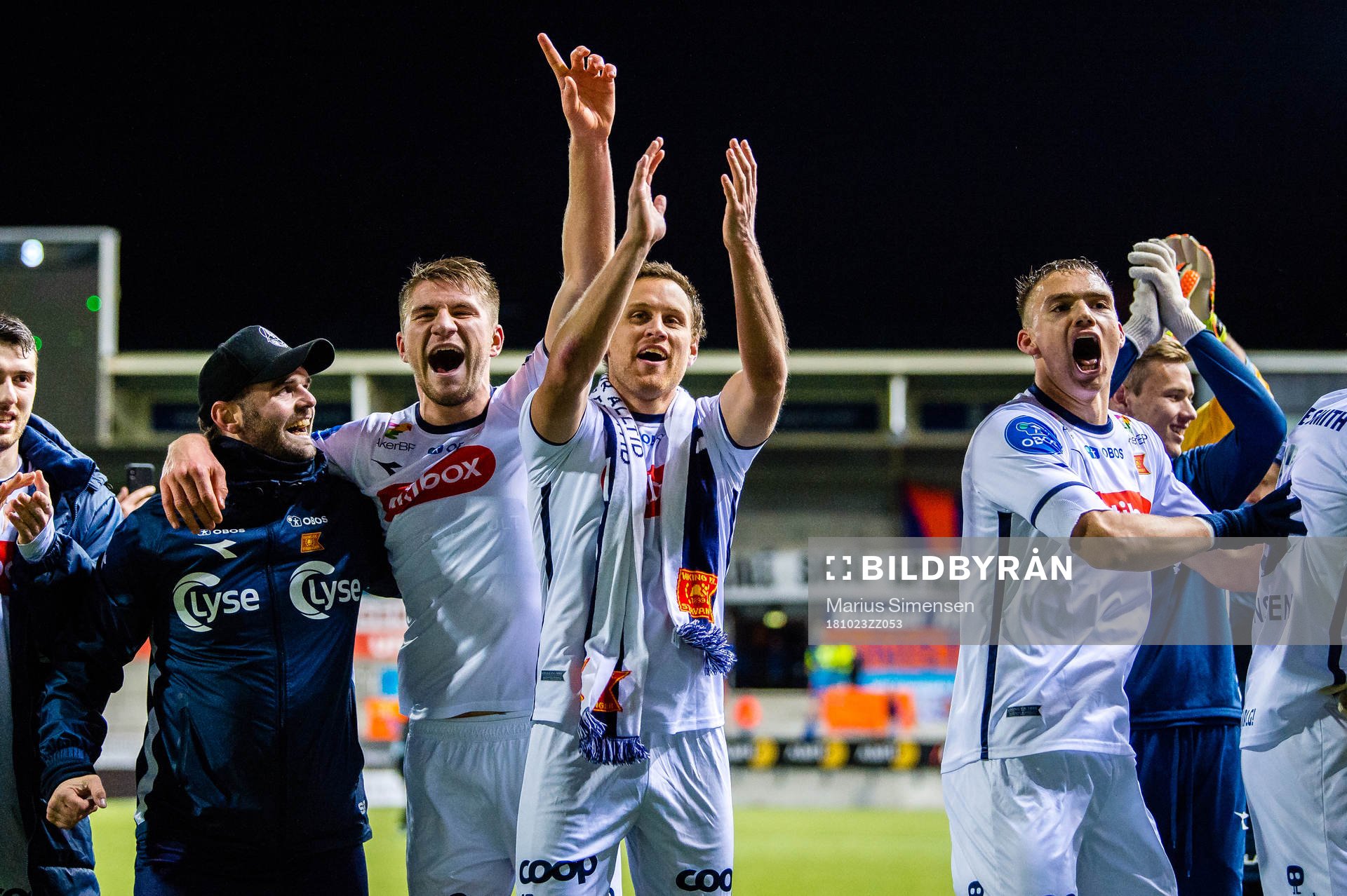 Fredrik Torsteinbø and Tommy Høiland of Viking celebrates