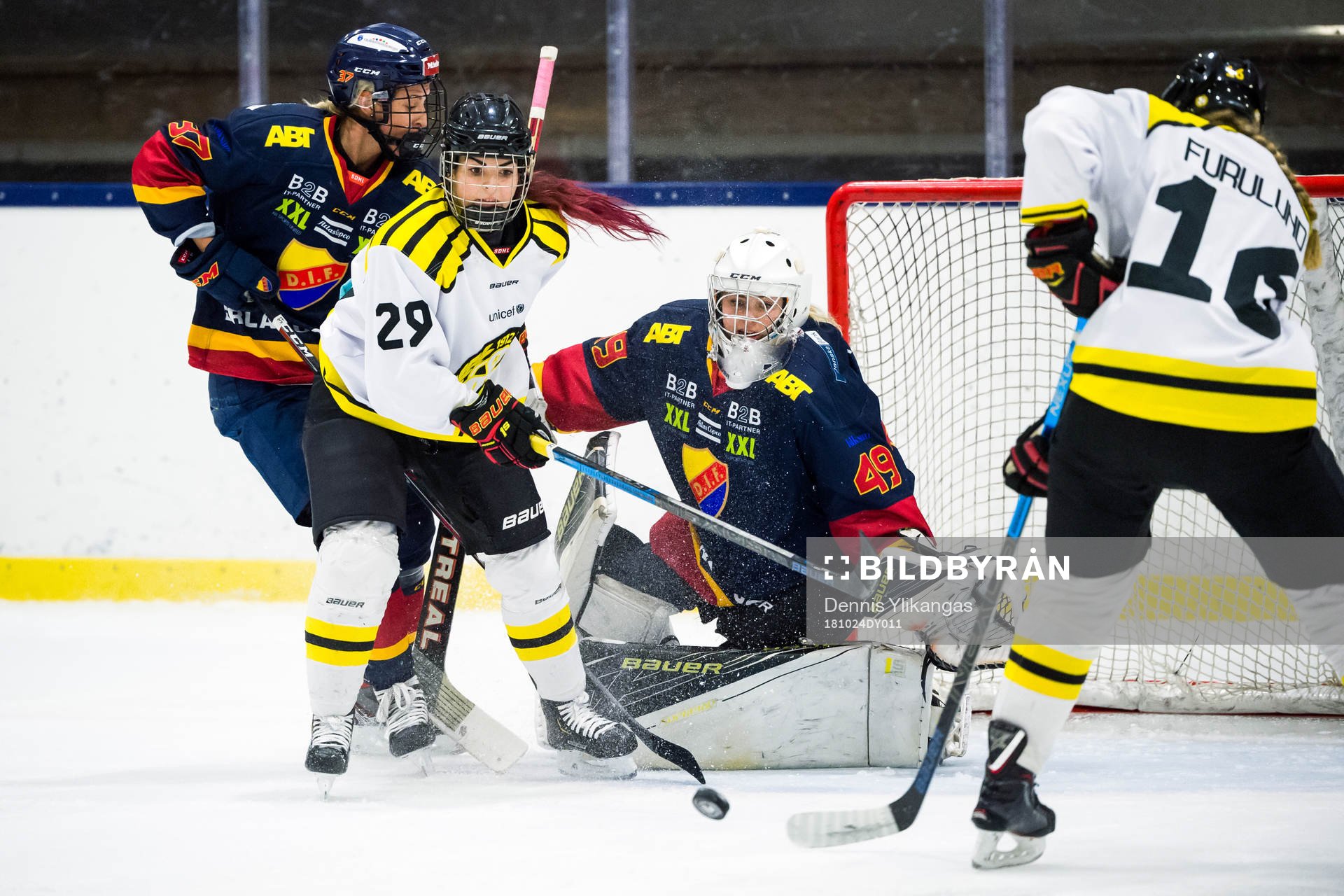 Djurgårdens målvakt Ida Boman, Brynäs Andrea Cordoba,