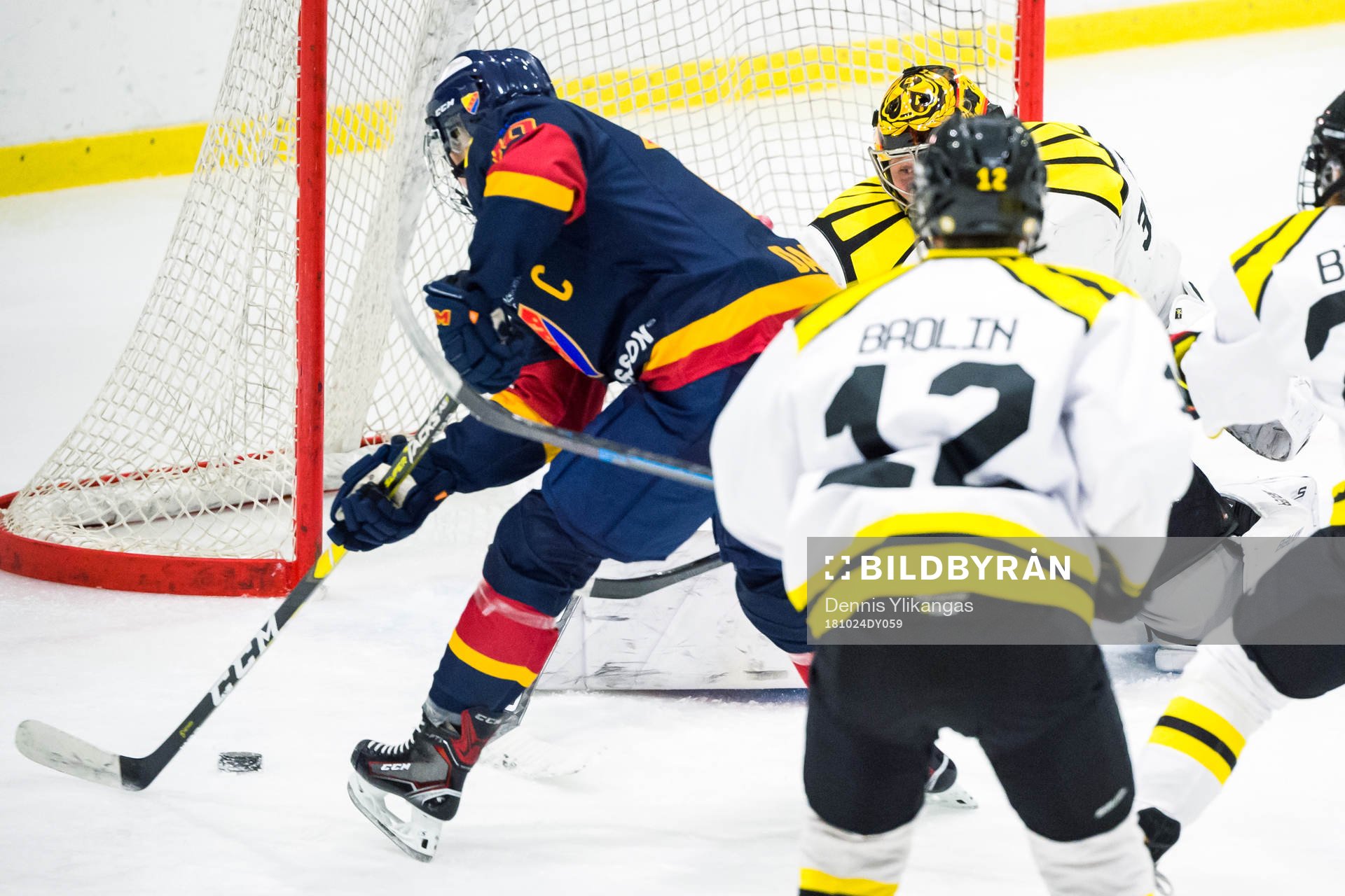 Djurgårdens Andrea Dalen gör 2-0 på Brynäs målvakt