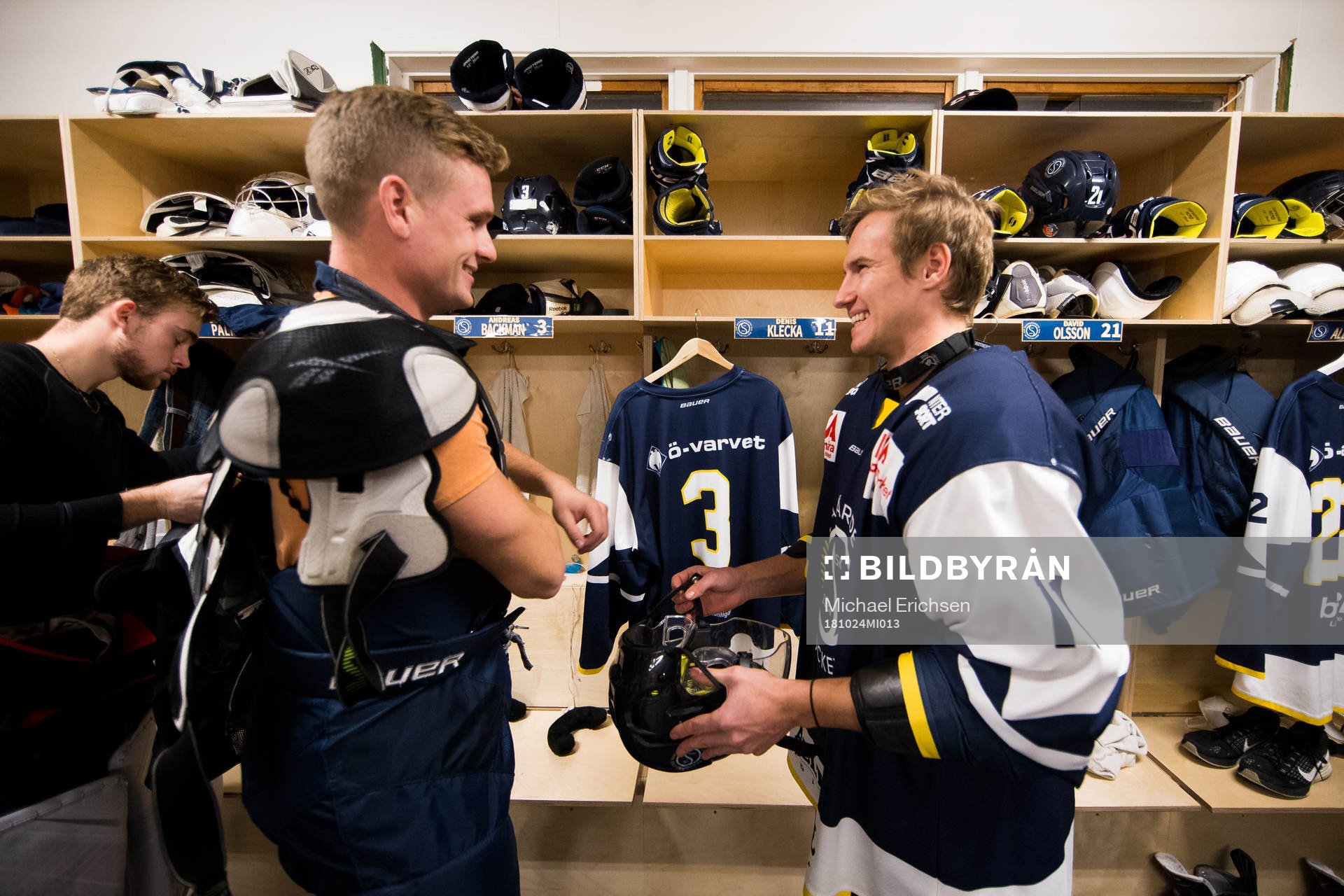 Skärgårdens hockeys Denis Klecka t.h. innan en match