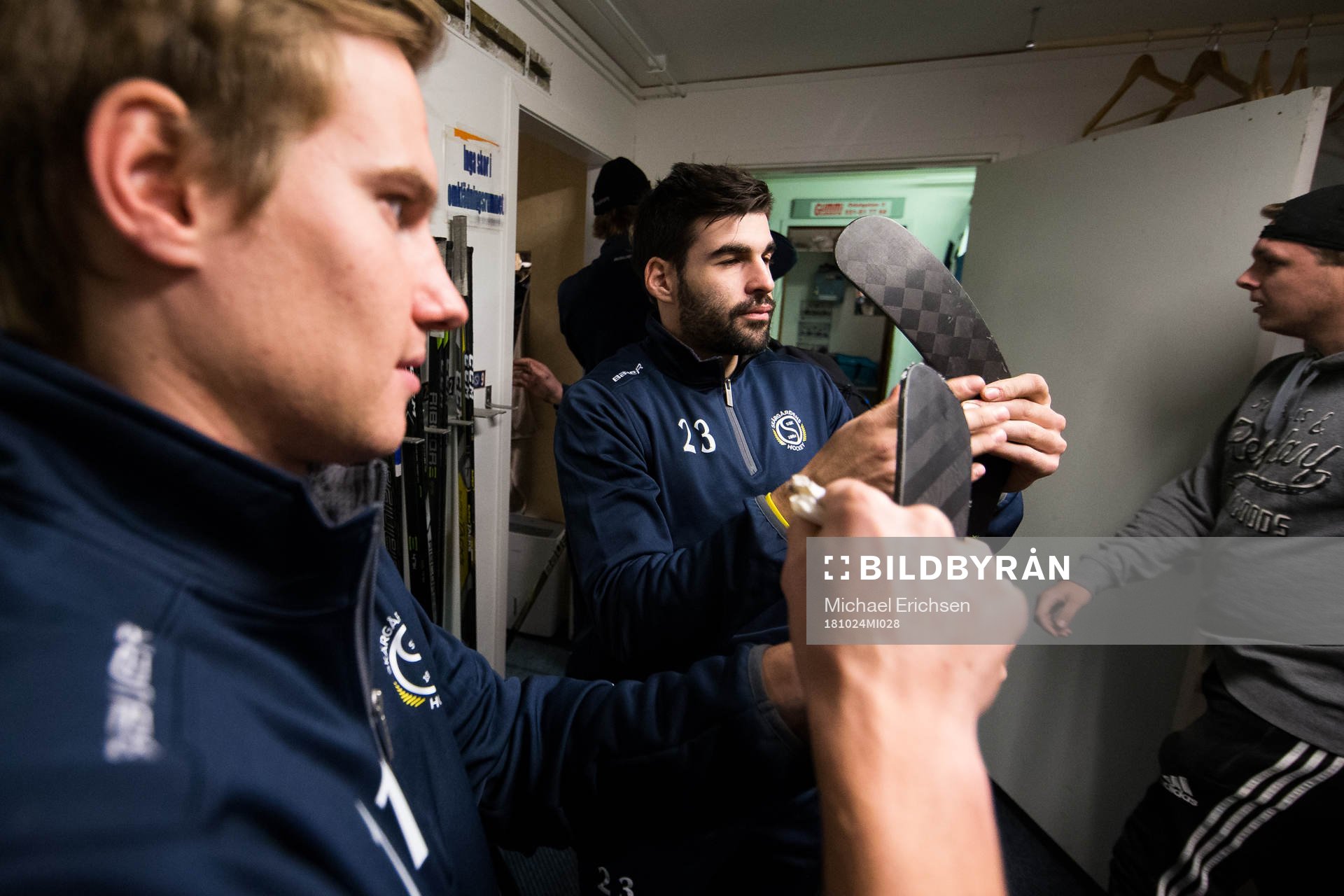 Skärgårdens hockeys Denis Klecka och Ivan Hodulov fixar