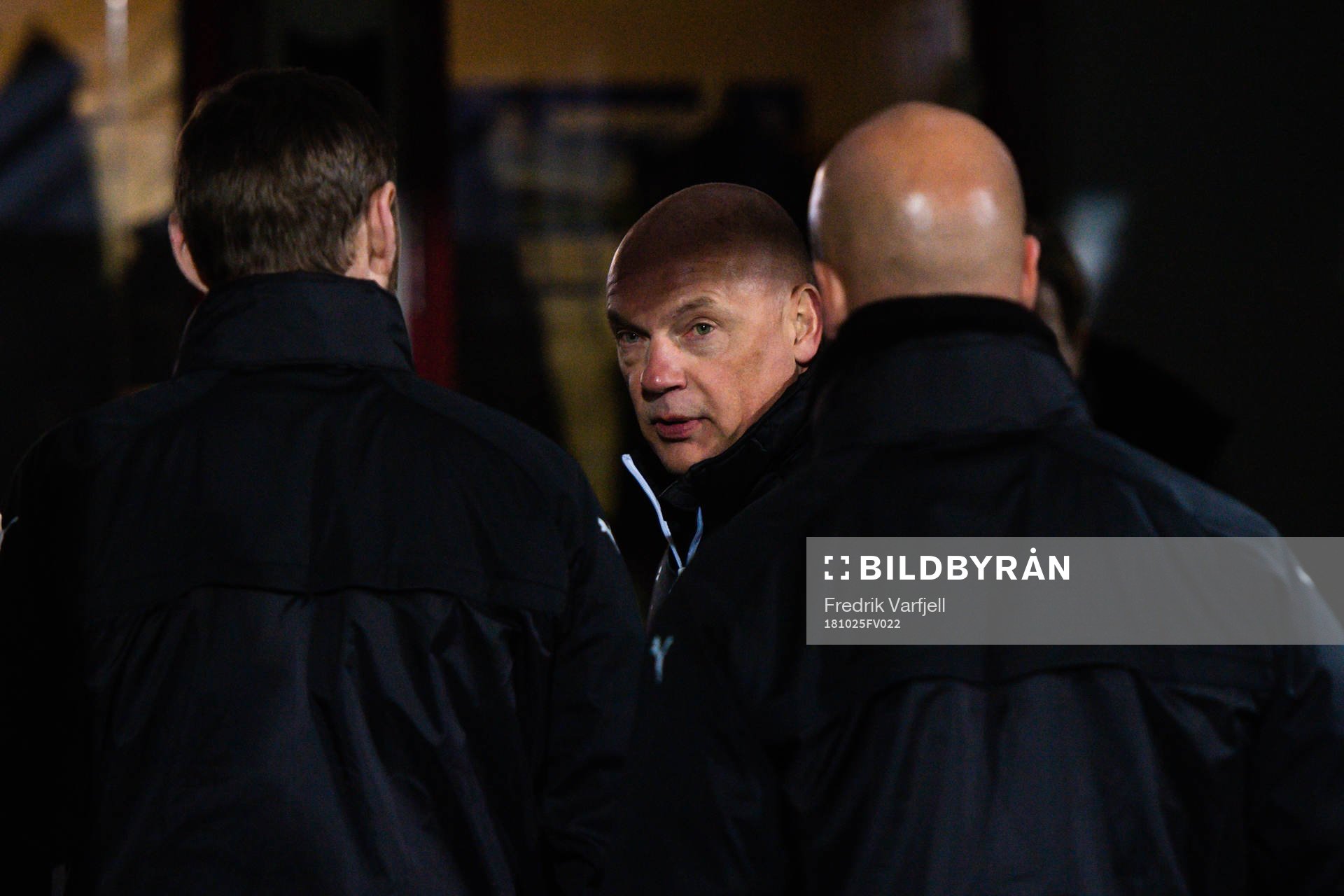 Head coach Uwe Rösler of Malmö FF looks dejected at