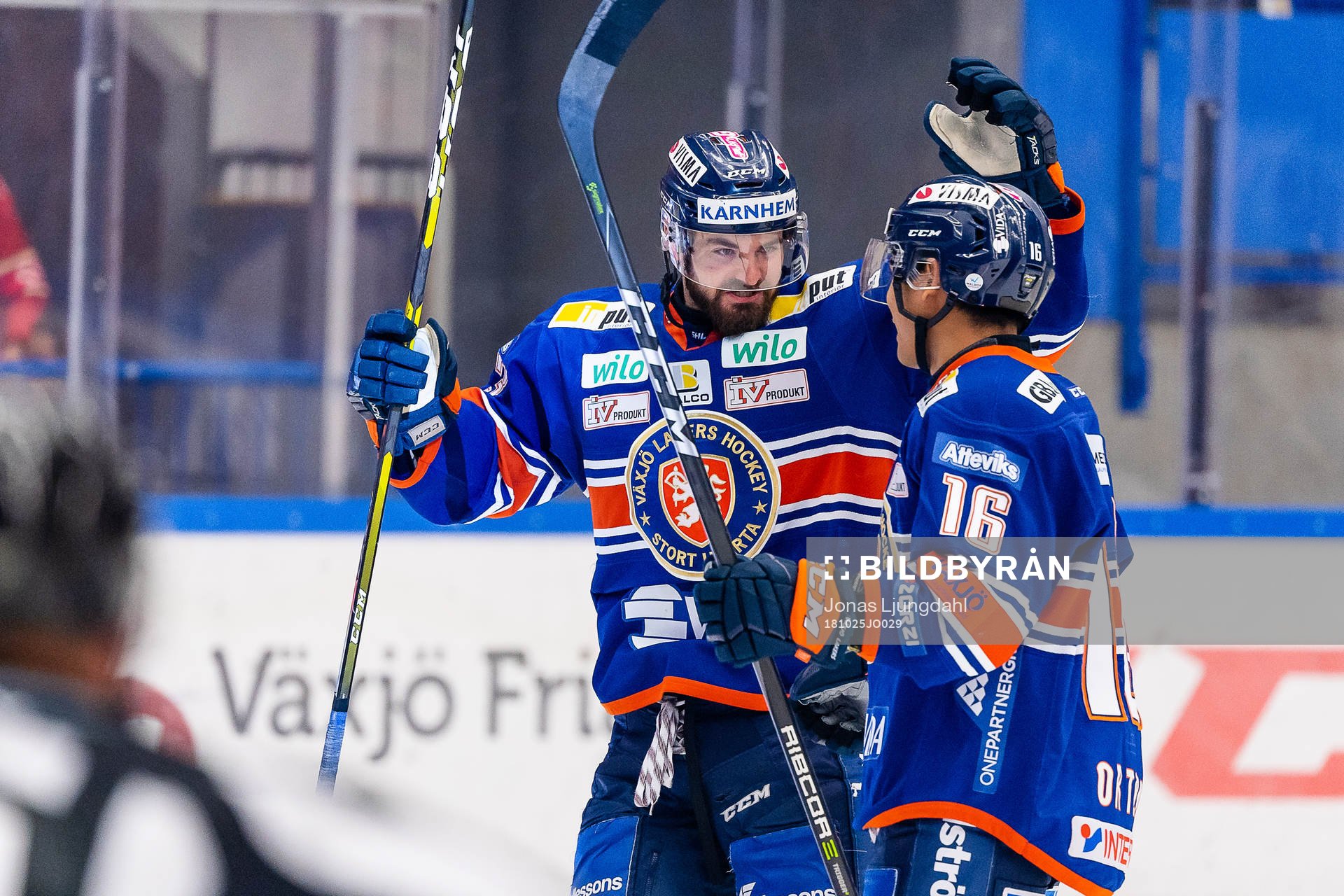 Växjös Roman Horak och Austin Ortega jublar