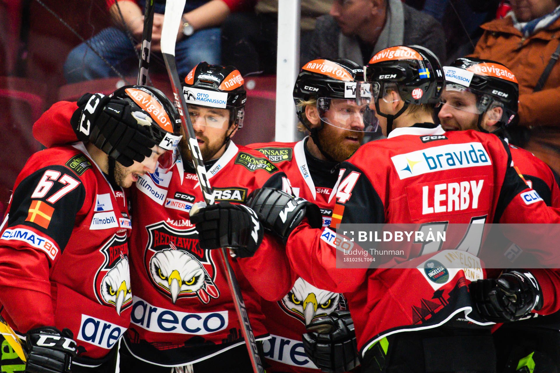 Malmö Redhawks Nichlas Hardt krams om av lagkamrater