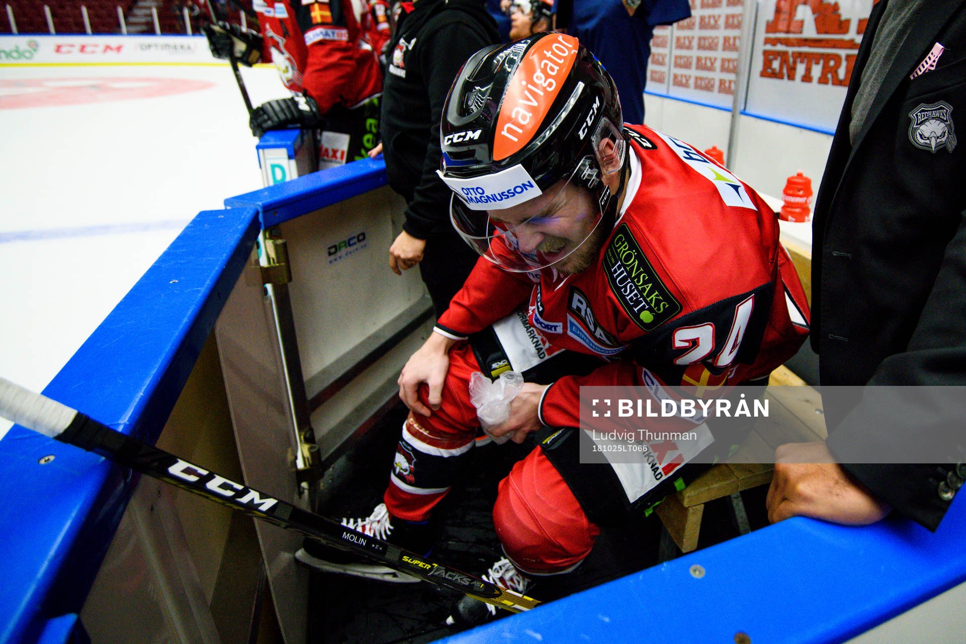 Malmö Redhawks Emil Molin har ont på bänken