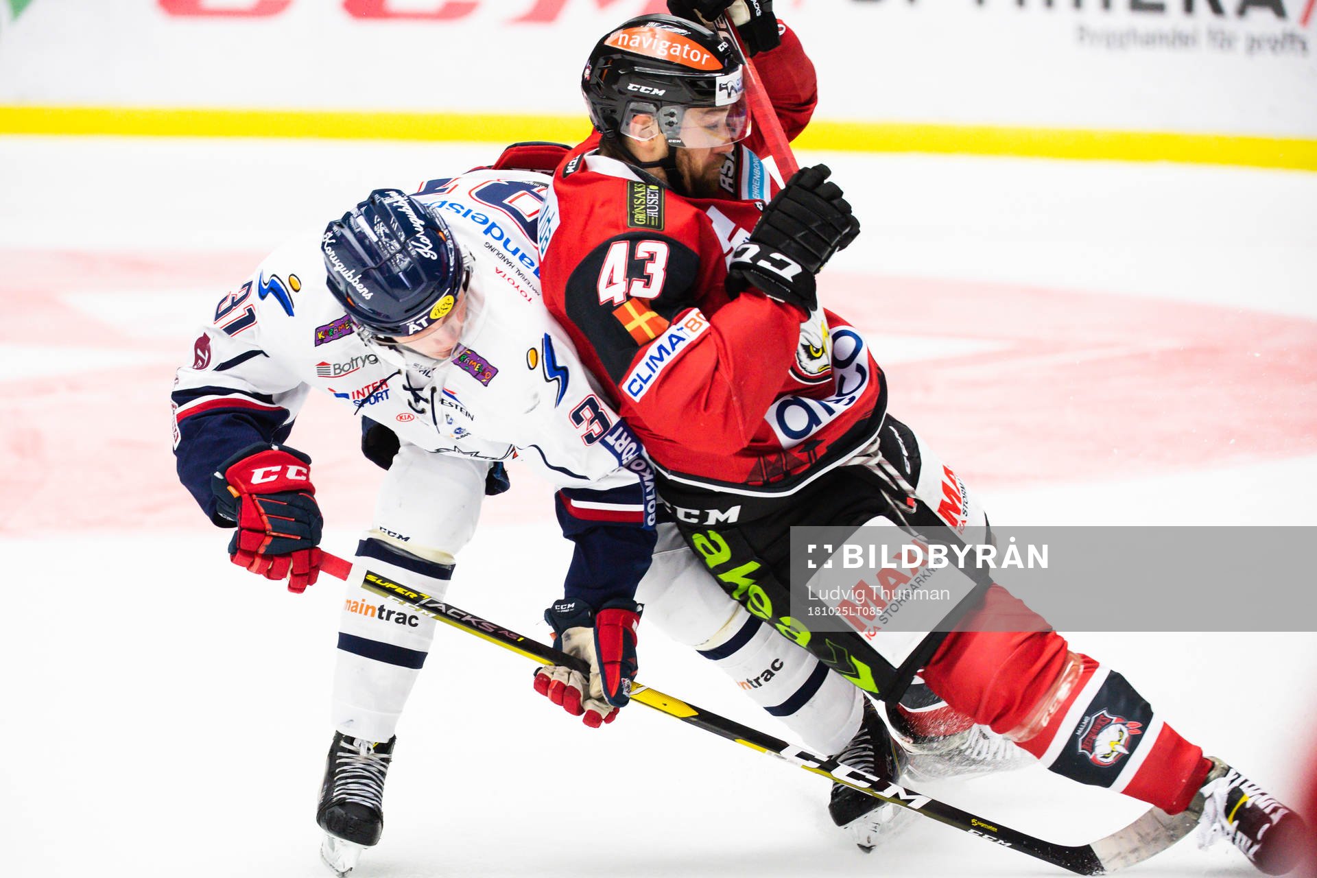 Malmö Redhawks Nichlas Hardt dras omkull av Linköpings