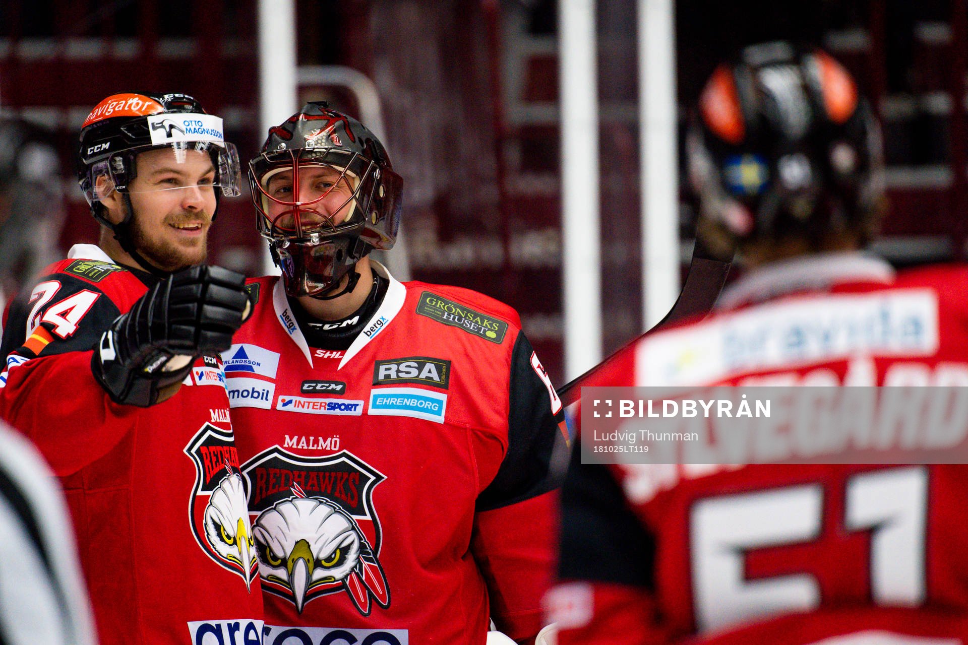 Malmö Redhawks Emil Molin jublar med målvakt Oscar