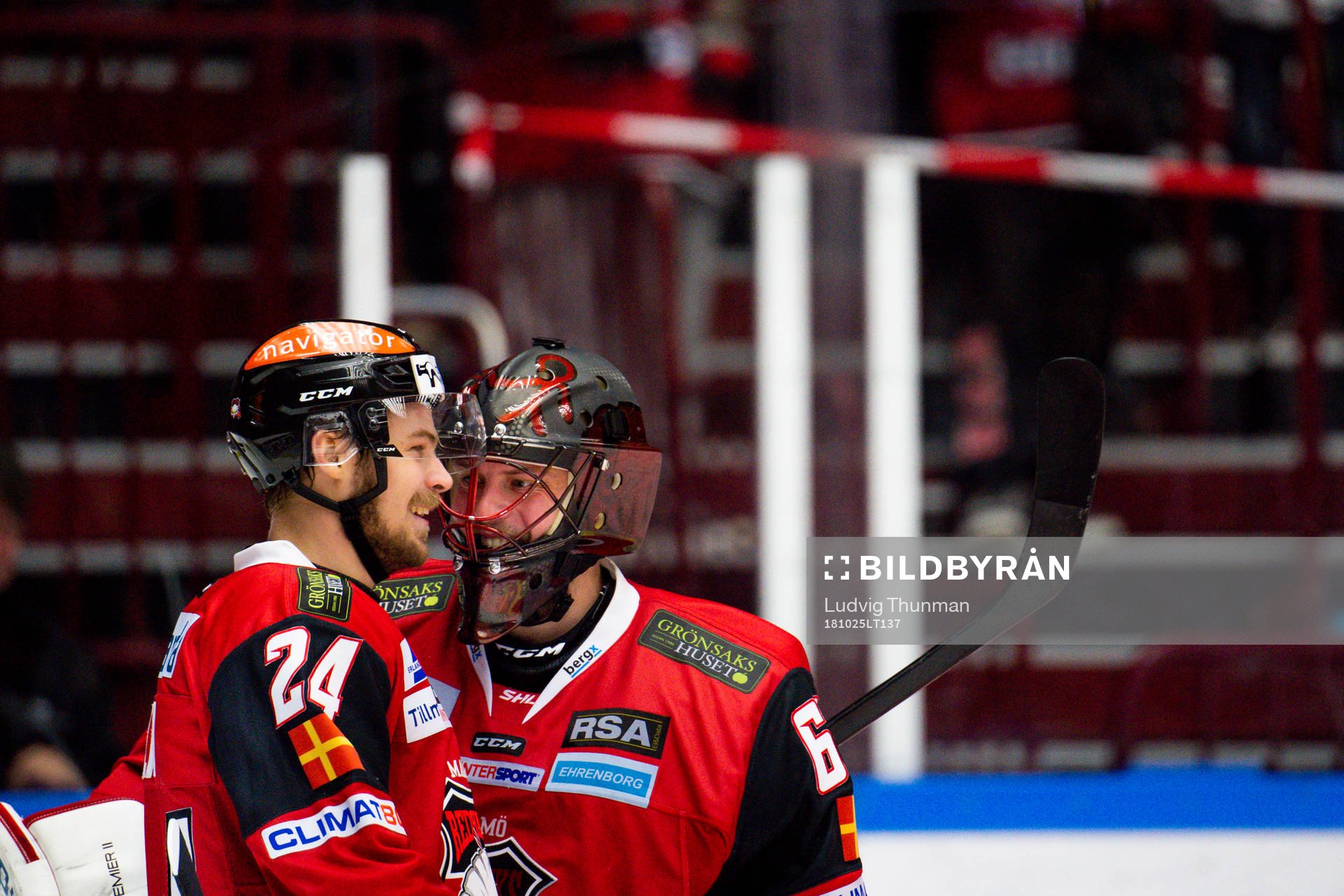 Malmö Redhawks Emil Molin jublar med målvakt Oscar