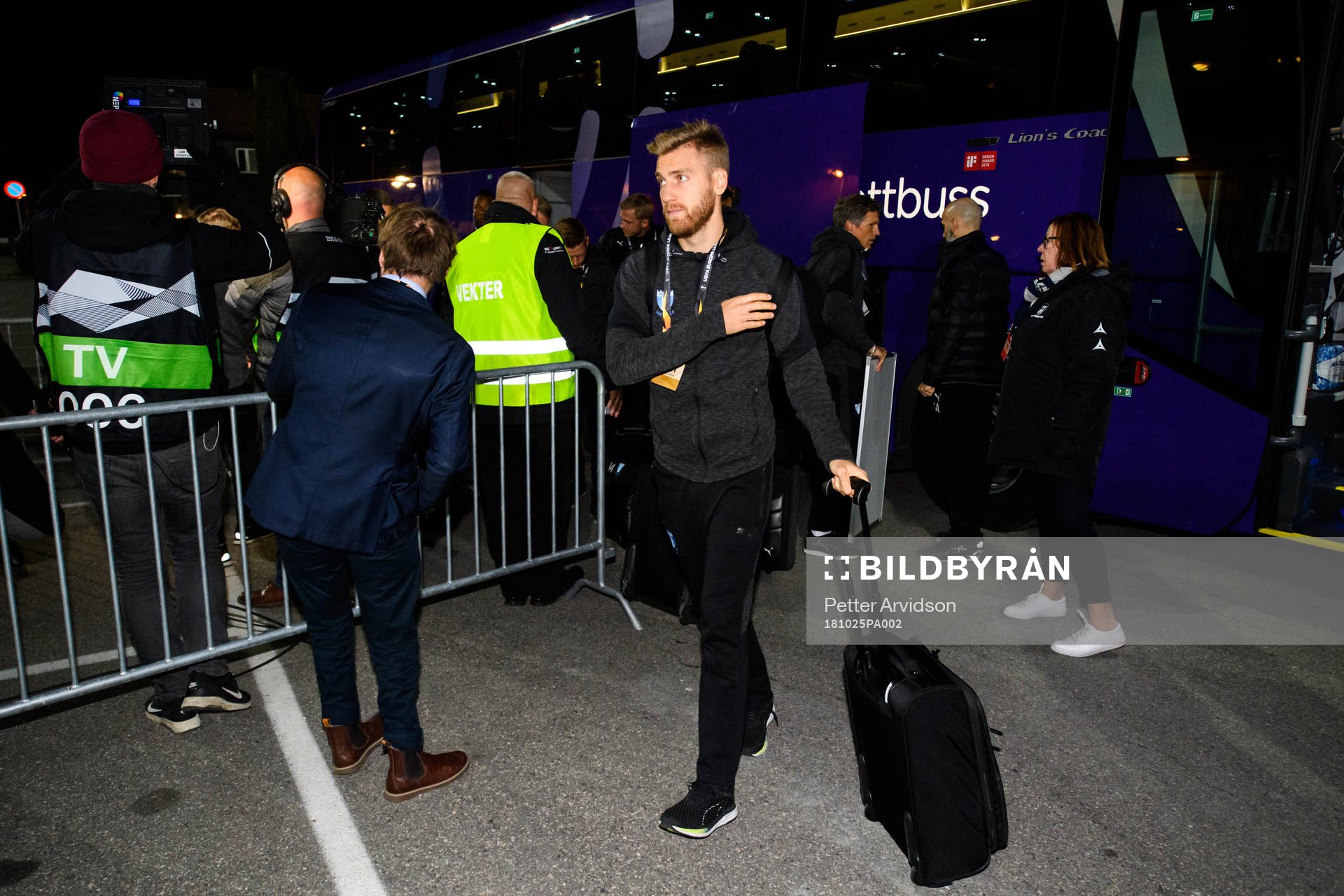 Rasmus Bengtsson of Malmö FF arrives to the stadium prior