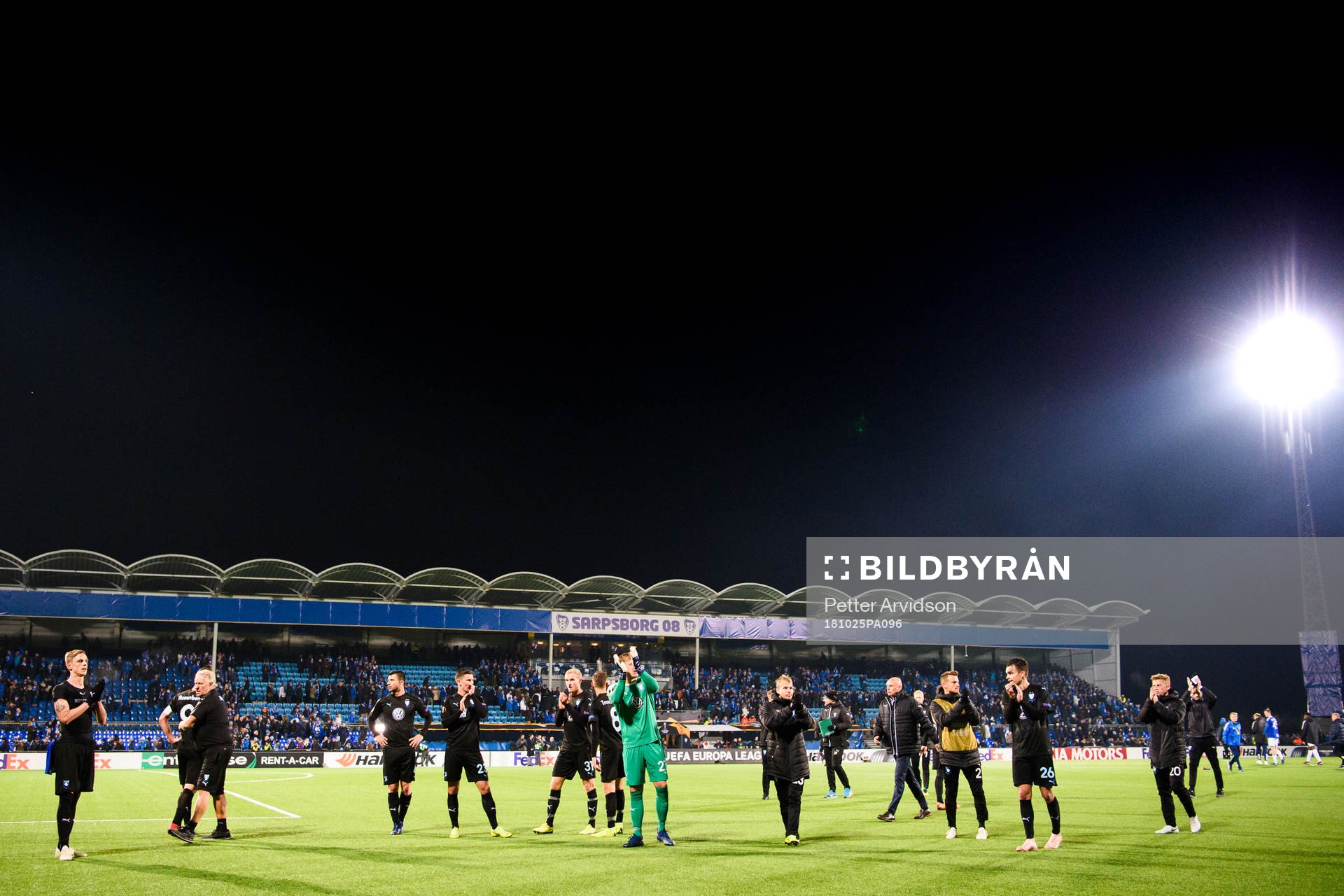 Players of Malmö FF thanks supporters