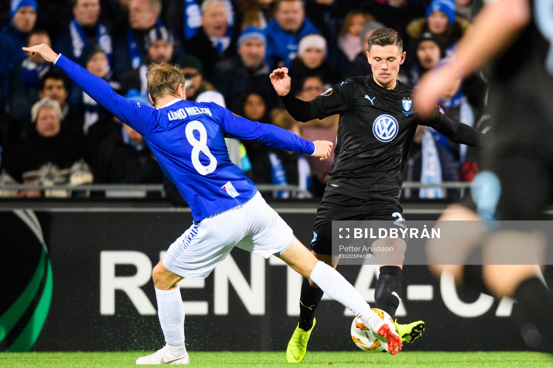 Marcus Antonsson of Malmö FF against Matti Lund Nielsen of